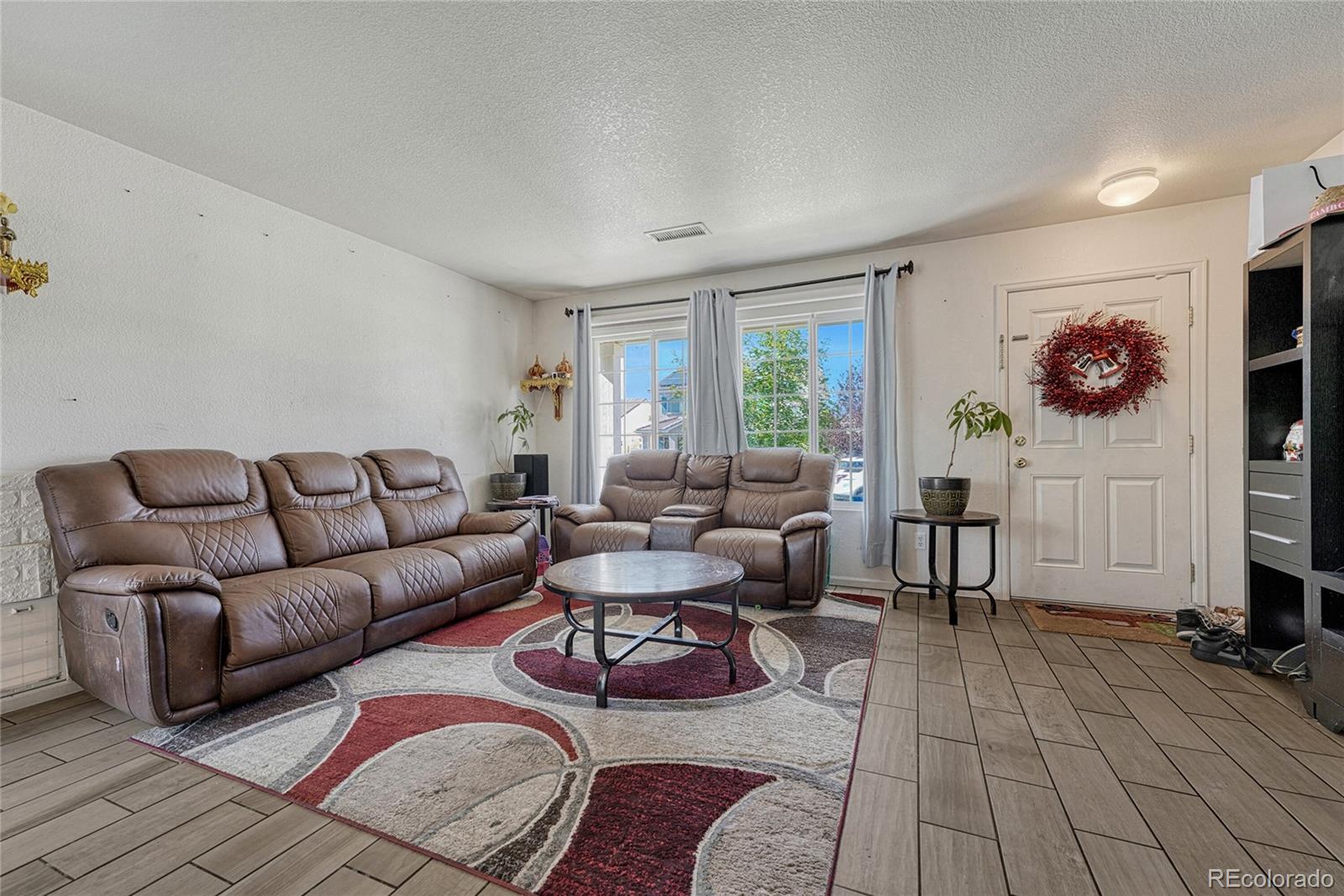 MLS Image #4 for 20516  robins drive,denver, Colorado