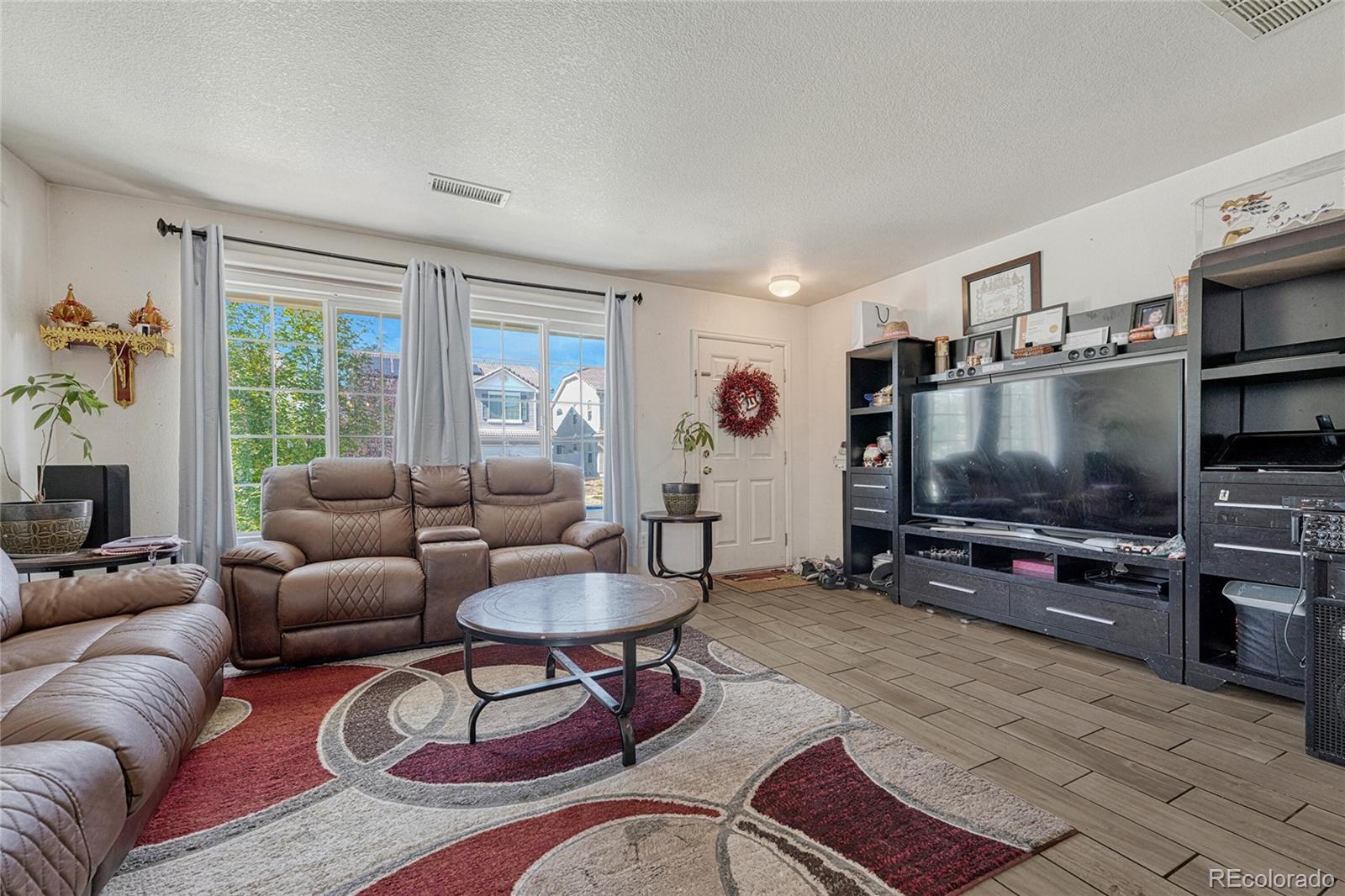 MLS Image #5 for 20516  robins drive,denver, Colorado