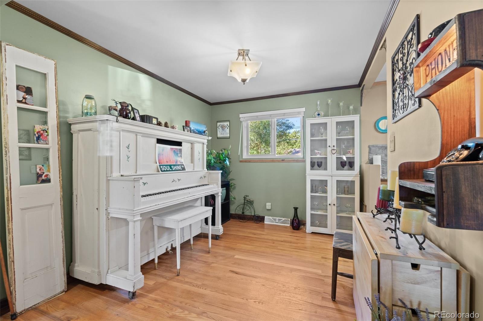 MLS Image #11 for 1363 s niagara street,denver, Colorado