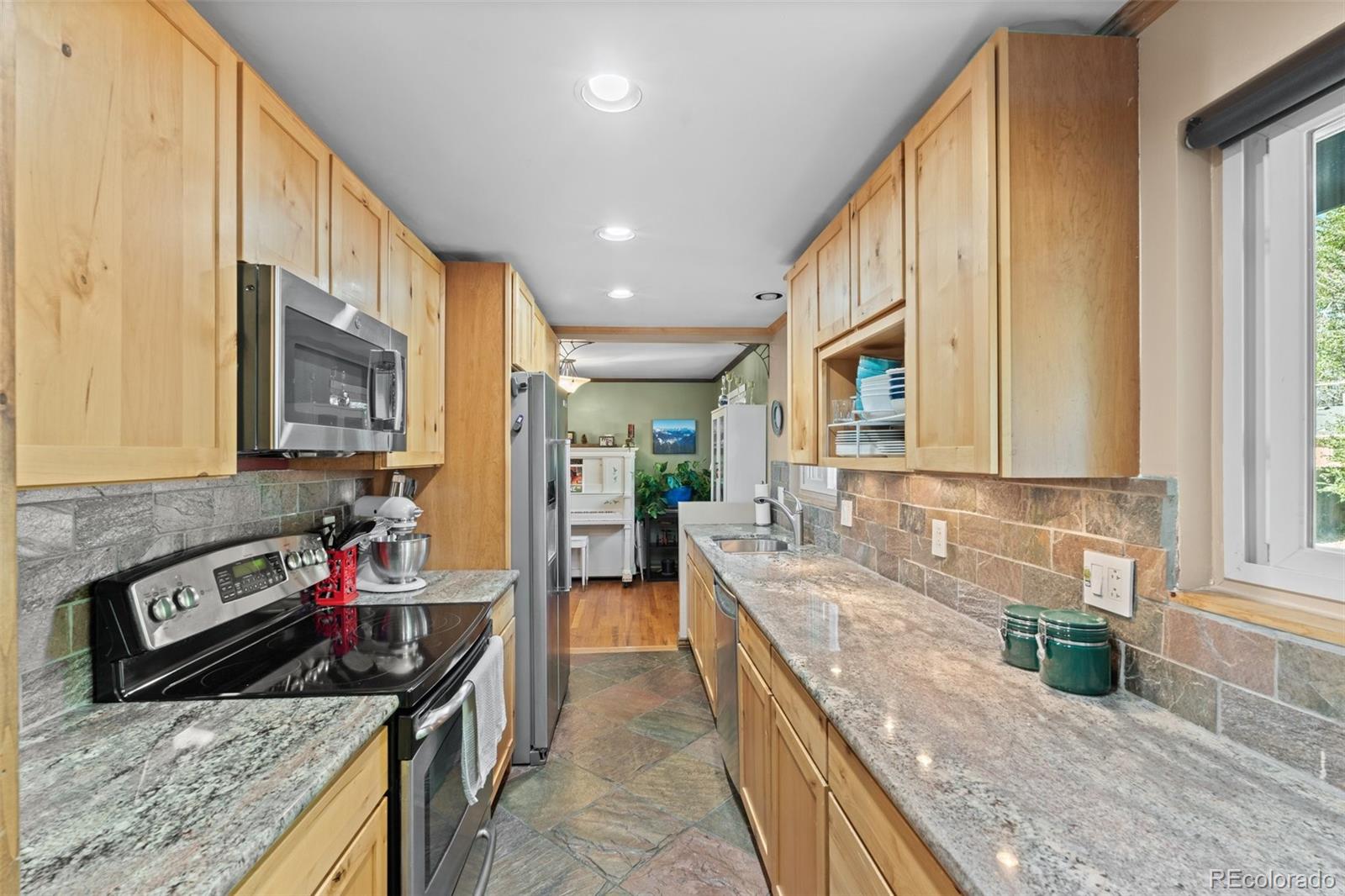 MLS Image #15 for 1363 s niagara street,denver, Colorado