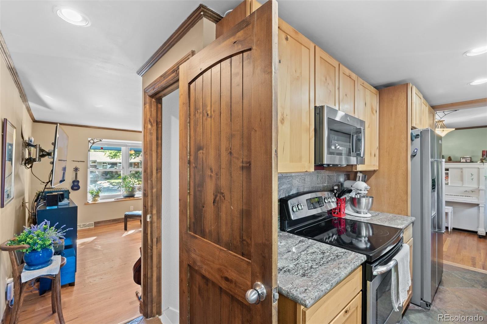 MLS Image #16 for 1363 s niagara street,denver, Colorado