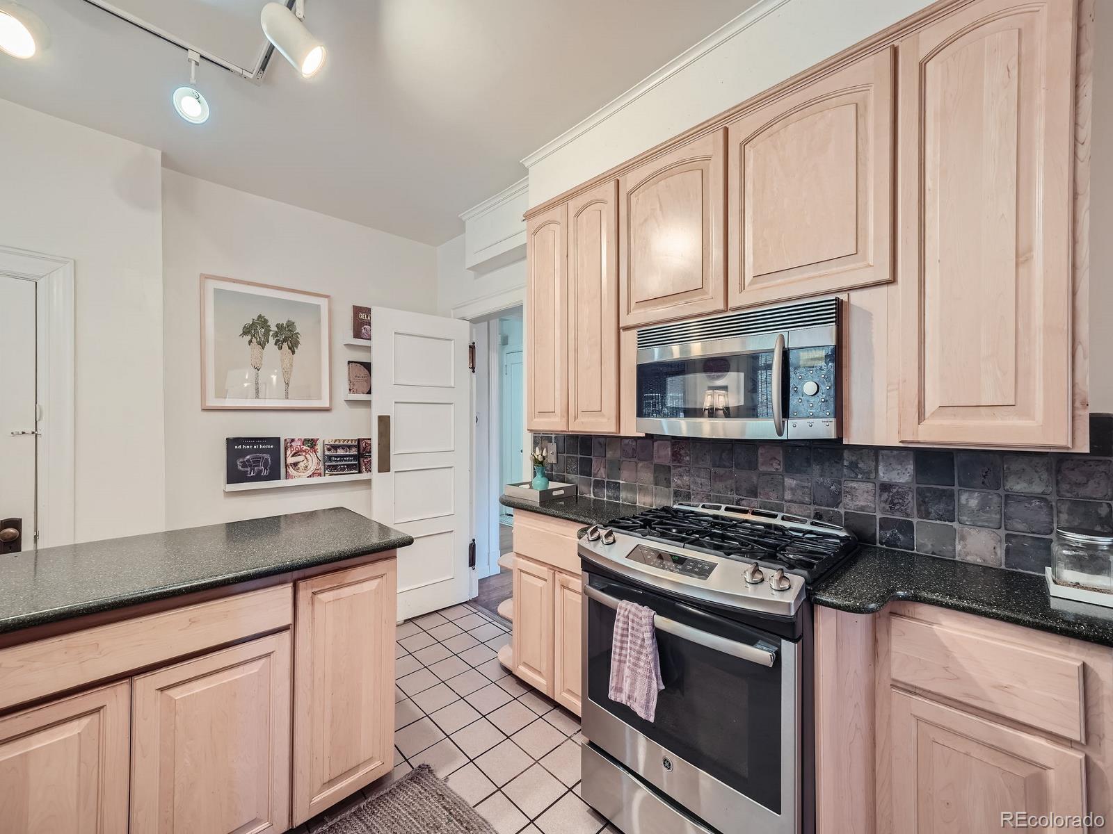 MLS Image #10 for 1163  vine street,denver, Colorado