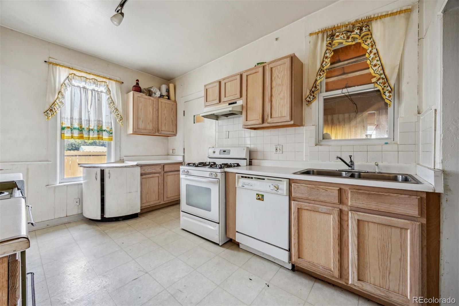 MLS Image #11 for 2098 n ogden street,denver, Colorado