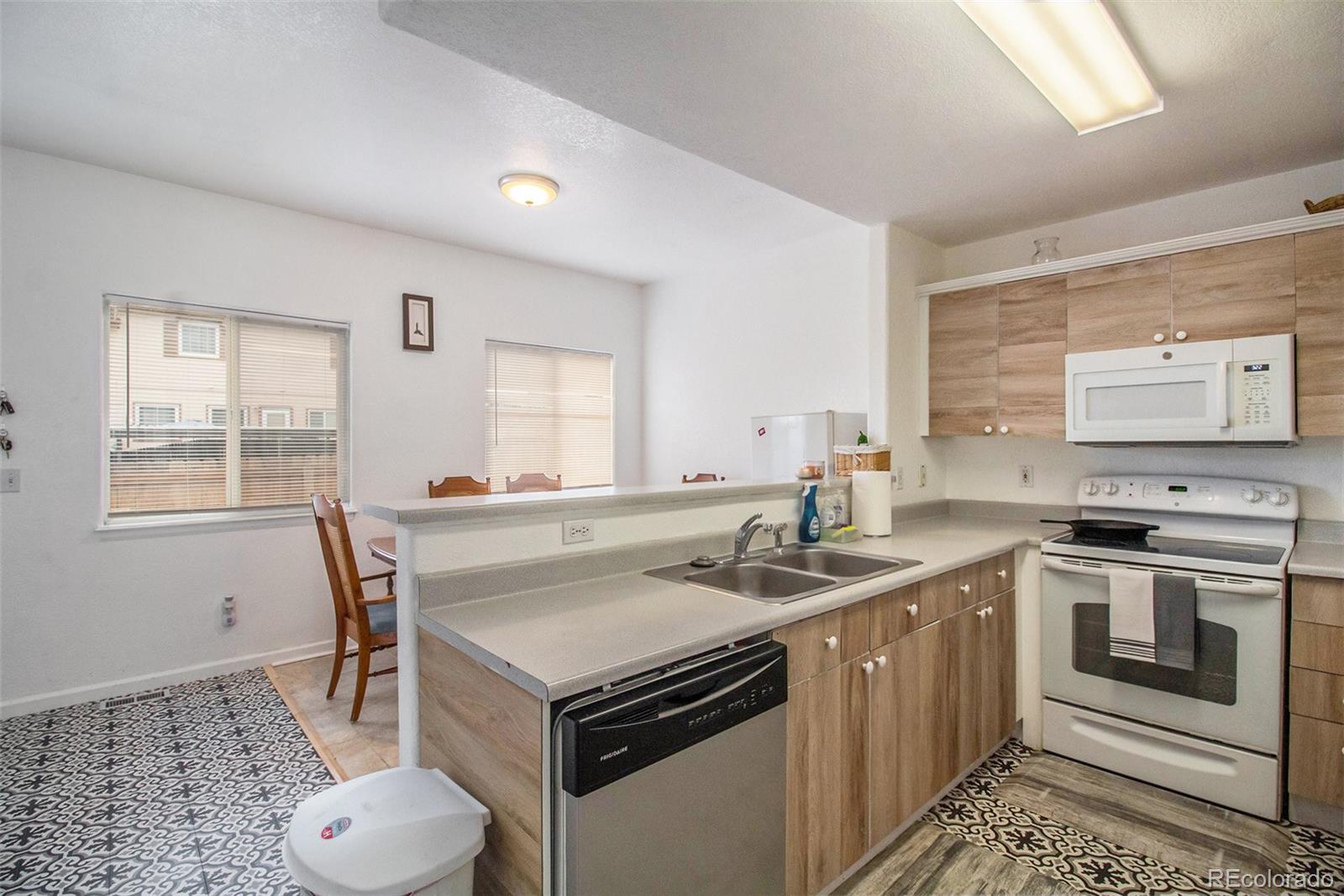 MLS Image #5 for 2644  devonshire court,denver, Colorado