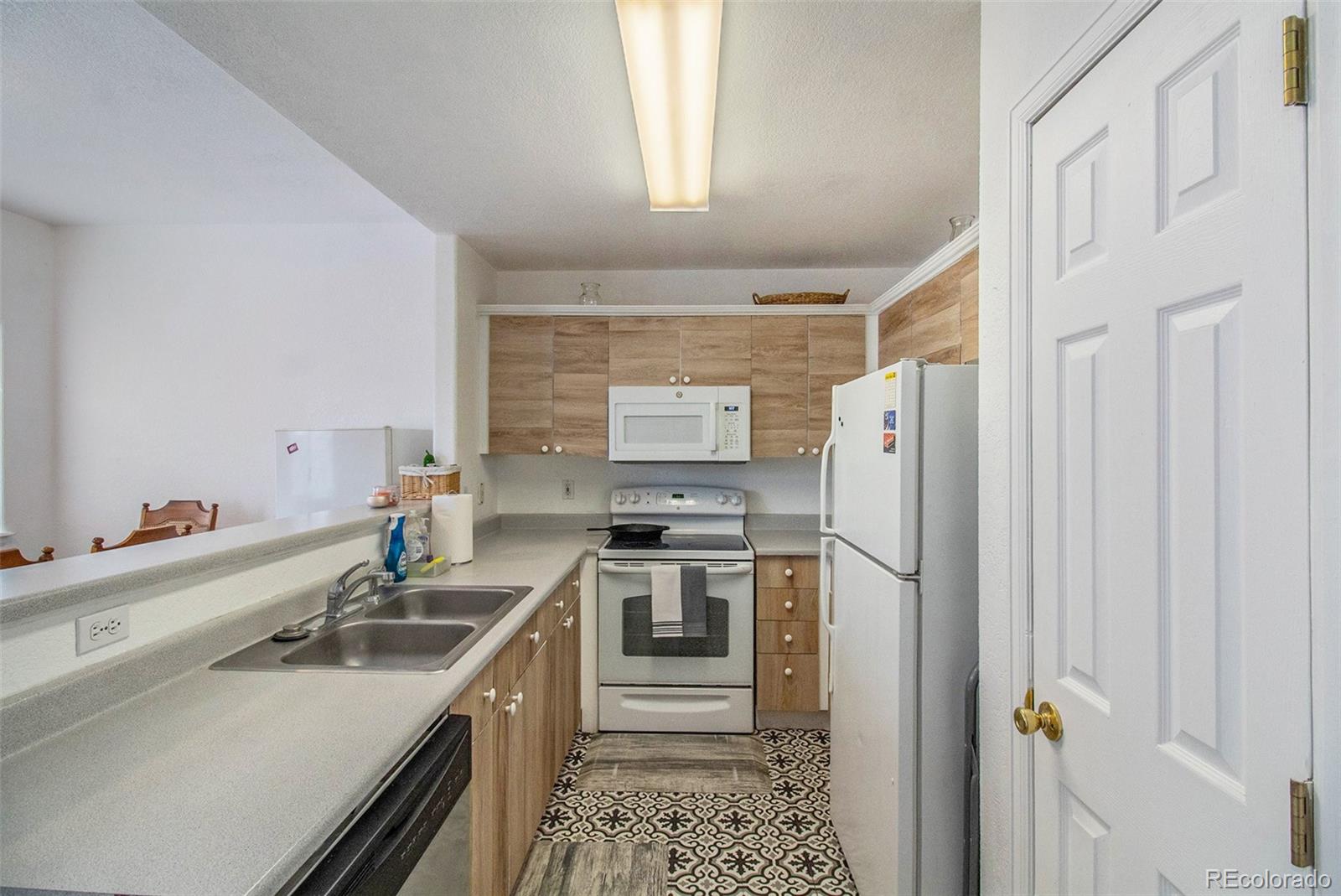 MLS Image #6 for 2644  devonshire court,denver, Colorado