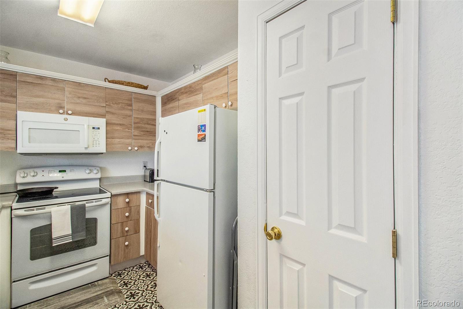 MLS Image #8 for 2644  devonshire court,denver, Colorado