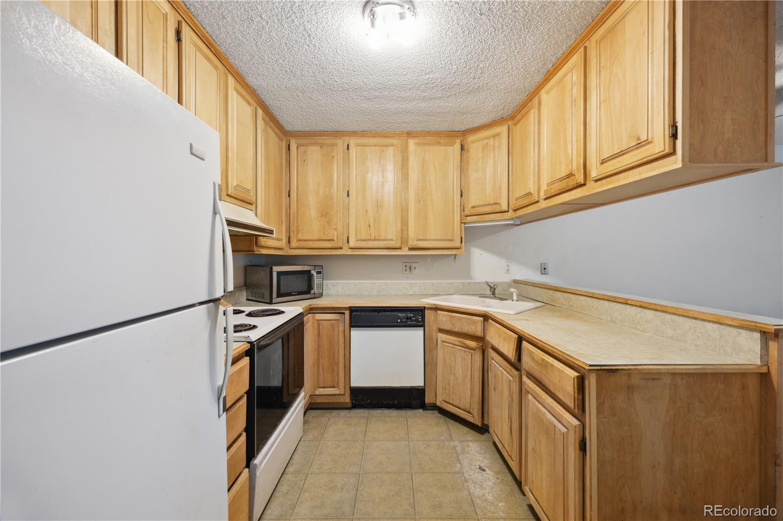 MLS Image #5 for 6960 e girard avenue ,denver, Colorado