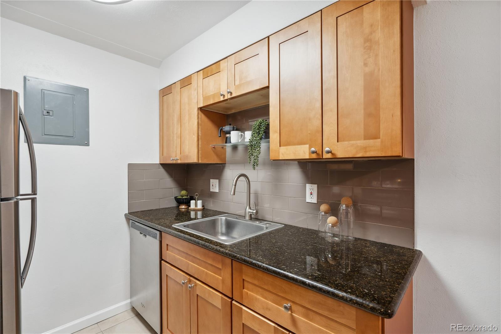 MLS Image #10 for 252 n pennsylvania street,denver, Colorado