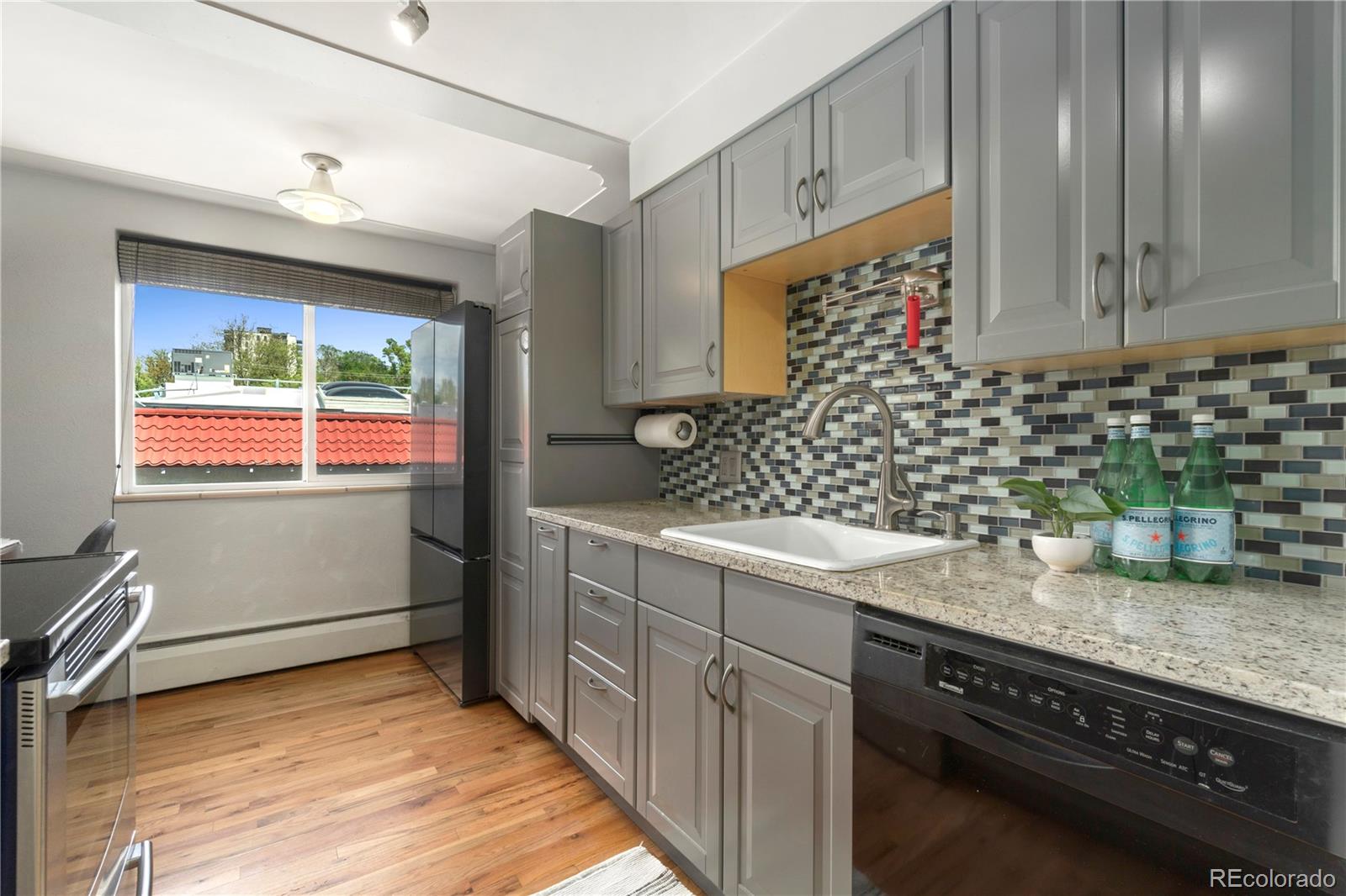 MLS Image #7 for 656 n logan street,denver, Colorado