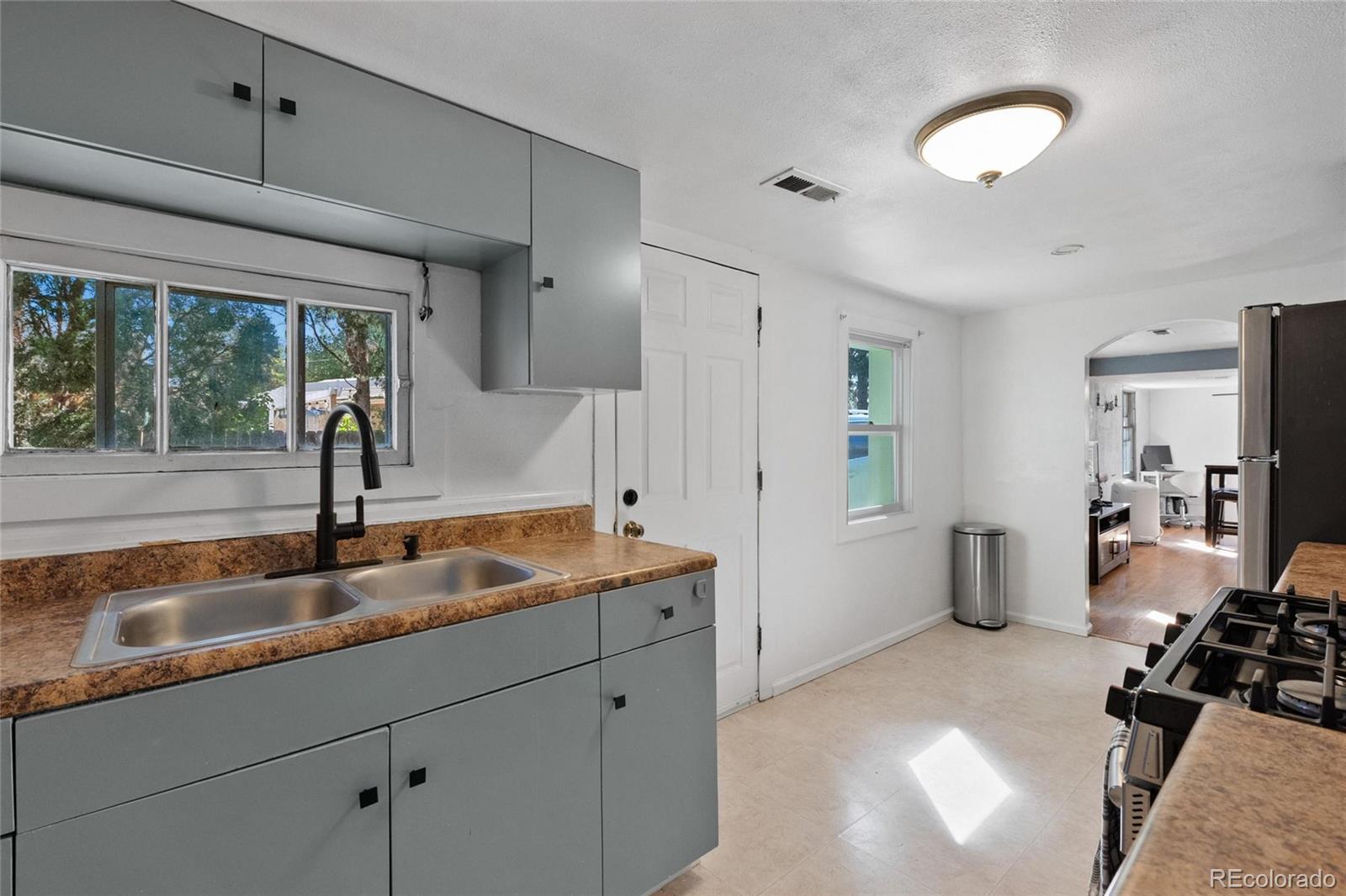 MLS Image #12 for 2929 w short place,denver, Colorado