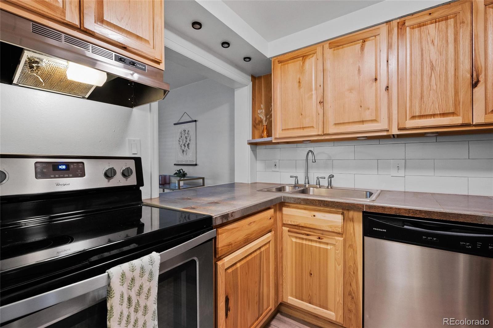 MLS Image #7 for 1260  york street,denver, Colorado