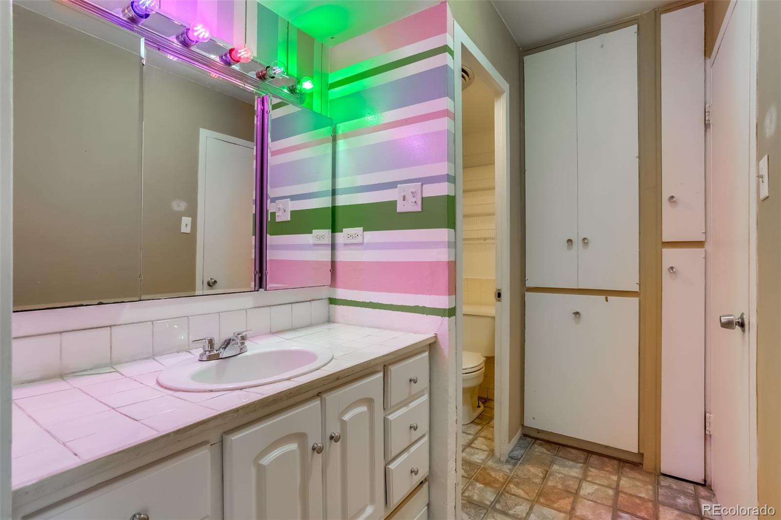 MLS Image #14 for 888 n logan street 3e,denver, Colorado