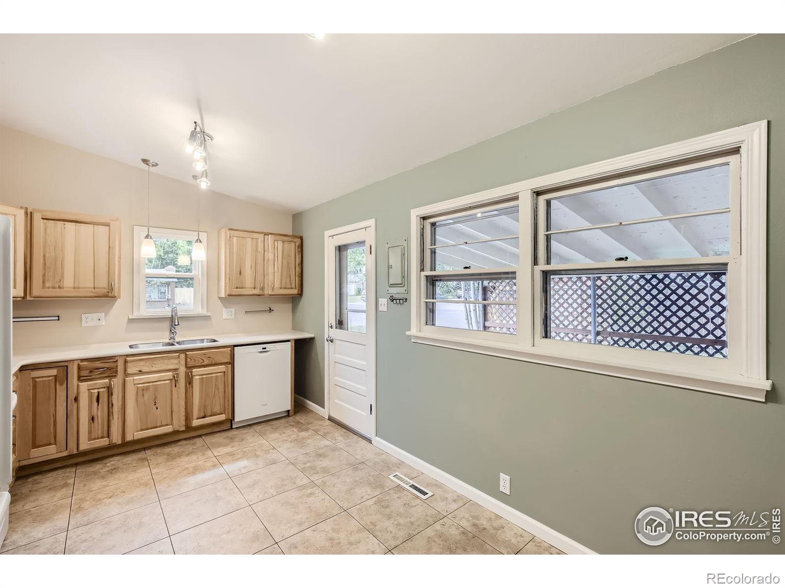 MLS Image #10 for 1320  westward drive,fort collins, Colorado