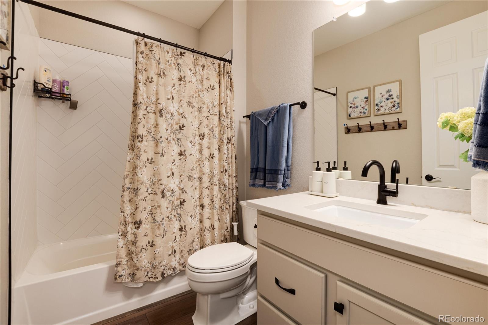 MLS Image #22 for 7053 s waterloo way,aurora, Colorado