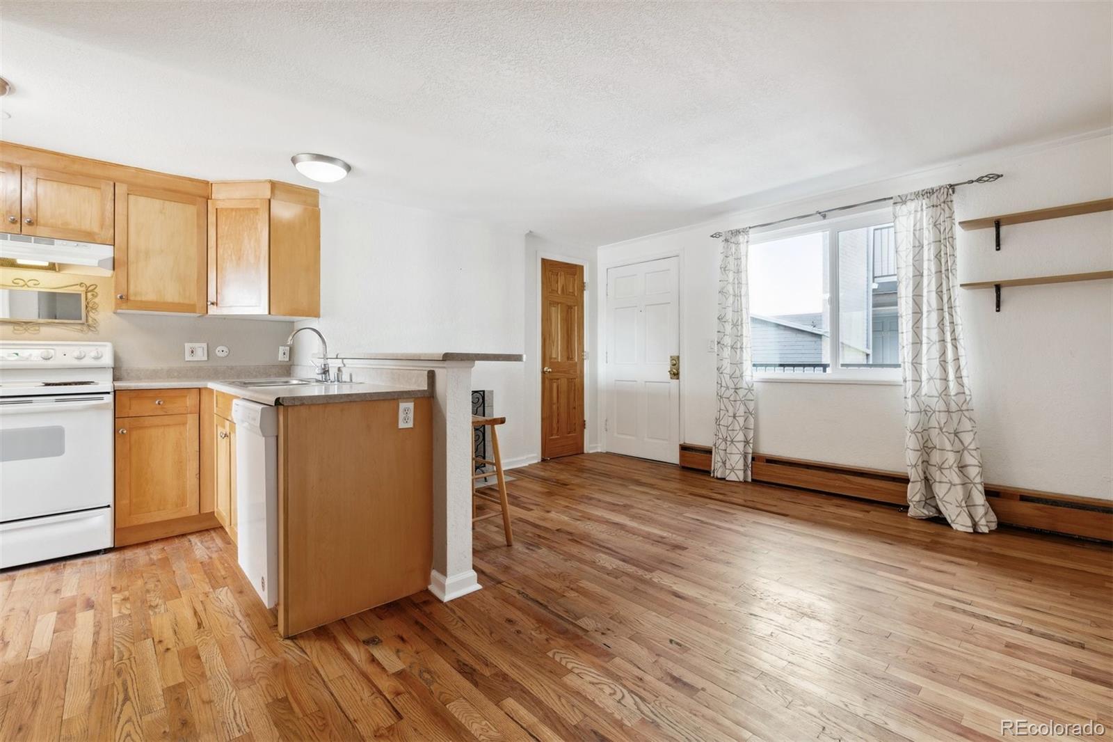 MLS Image #3 for 336 n grant street,denver, Colorado