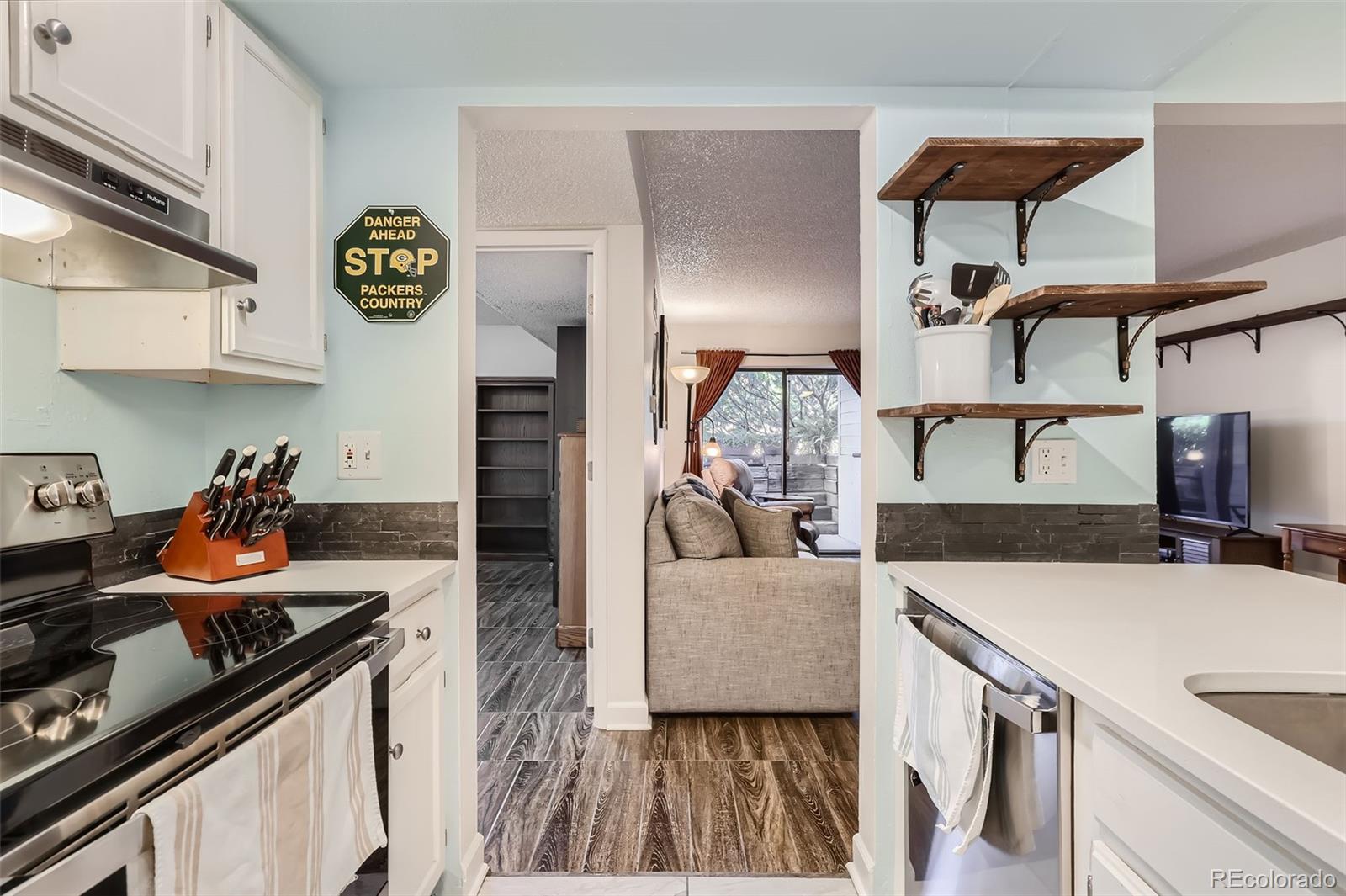 MLS Image #14 for 3141 s tamarac drive,denver, Colorado