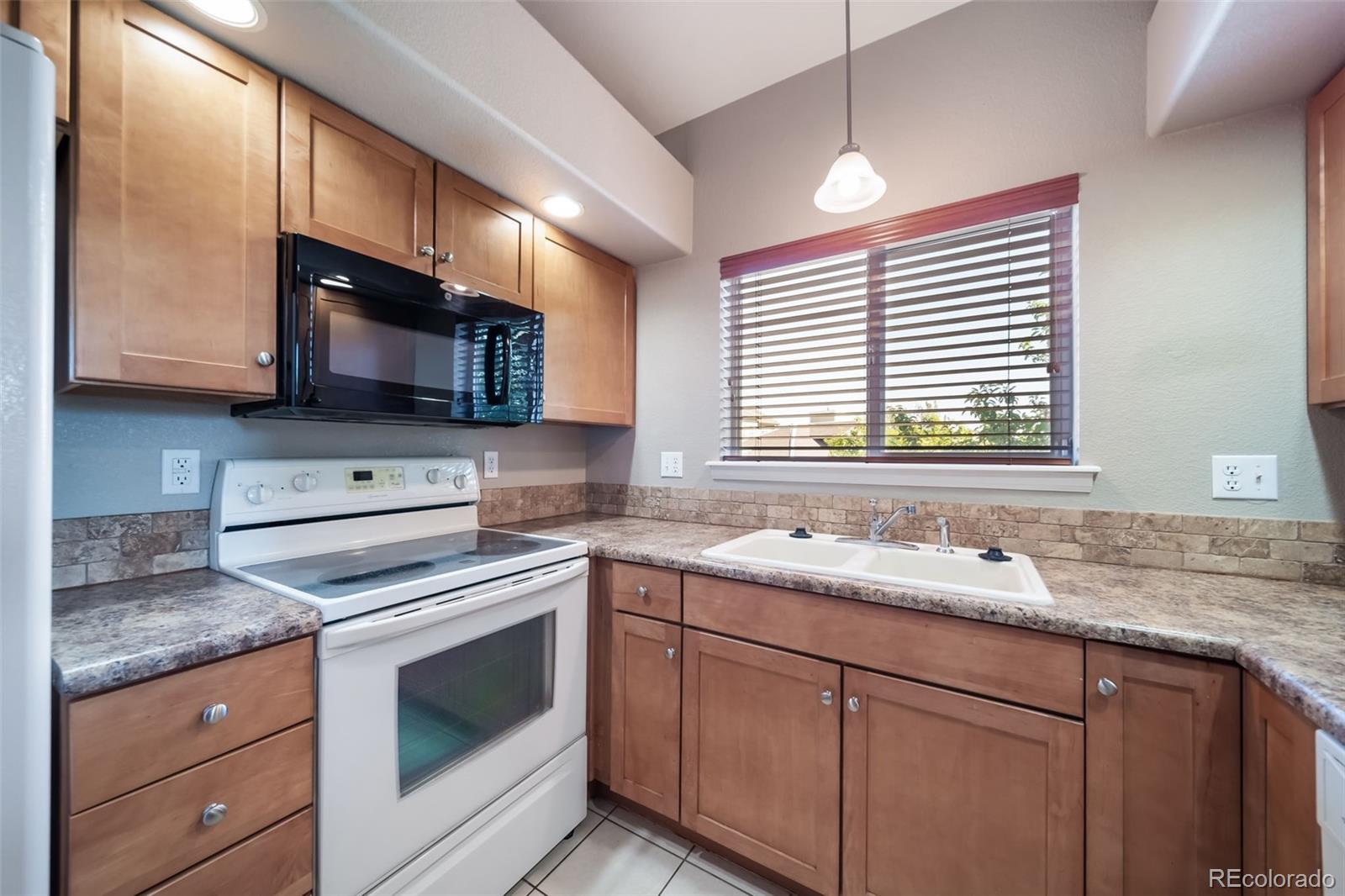 MLS Image #15 for 5800  tower road 1306,denver, Colorado