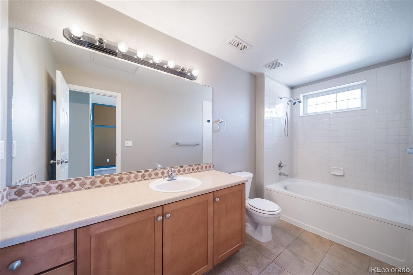 MLS Image #20 for 5800  tower road 1306,denver, Colorado