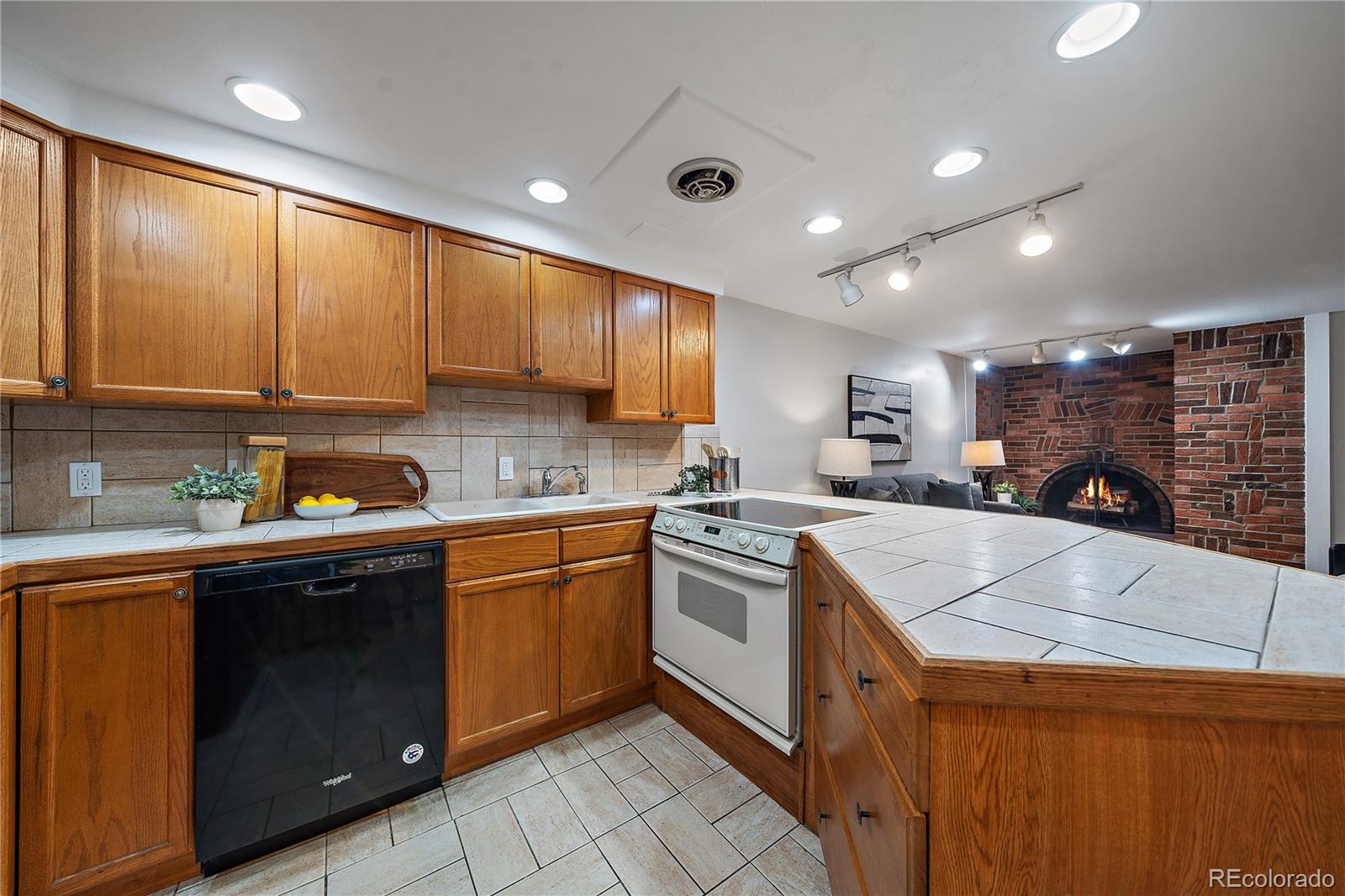 MLS Image #16 for 1260  york street,denver, Colorado