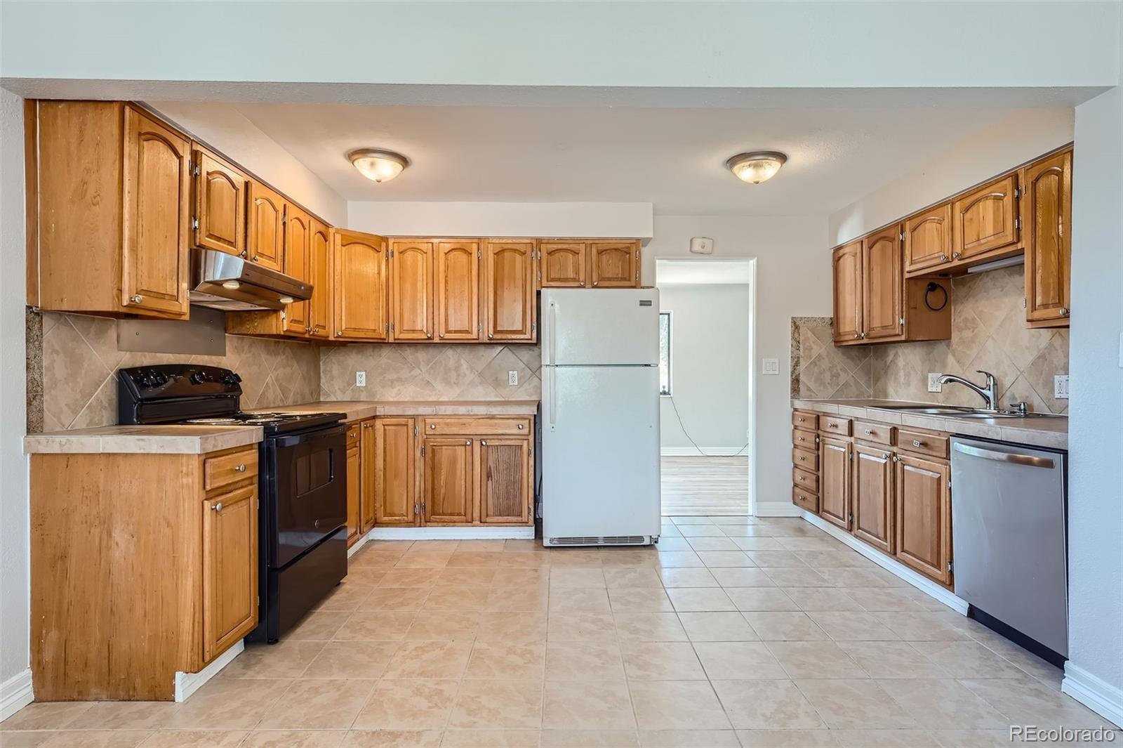 MLS Image #10 for 1289  newark street,aurora, Colorado