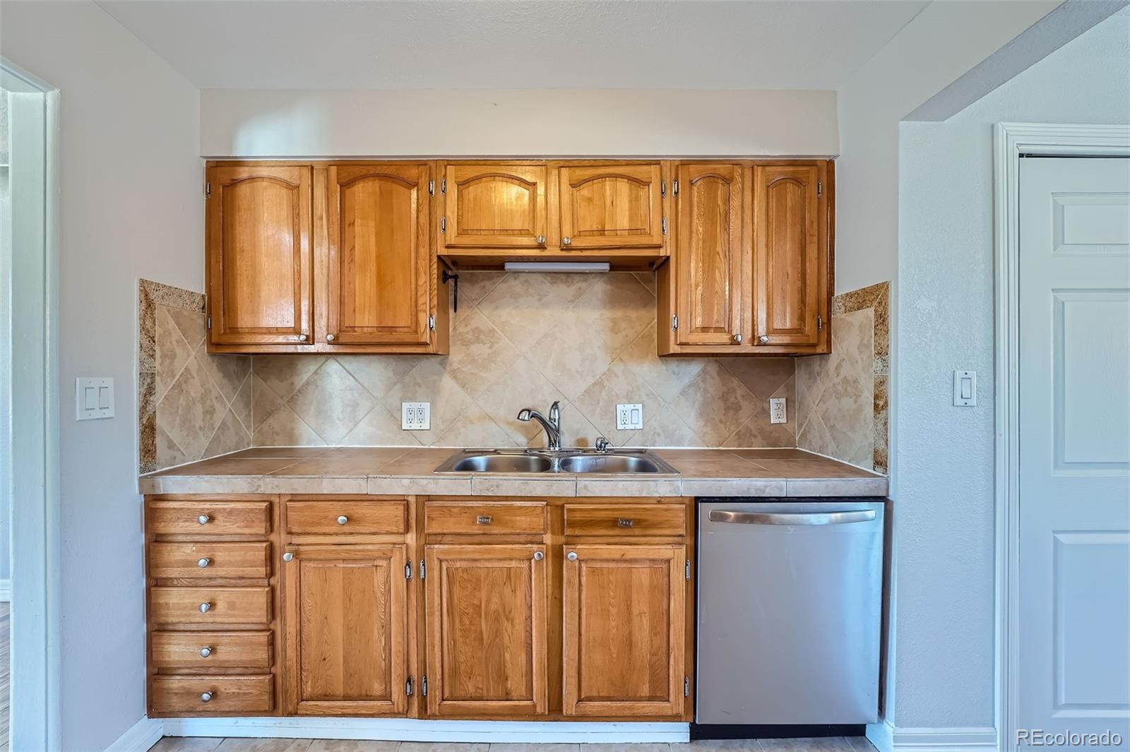 MLS Image #7 for 1289  newark street,aurora, Colorado