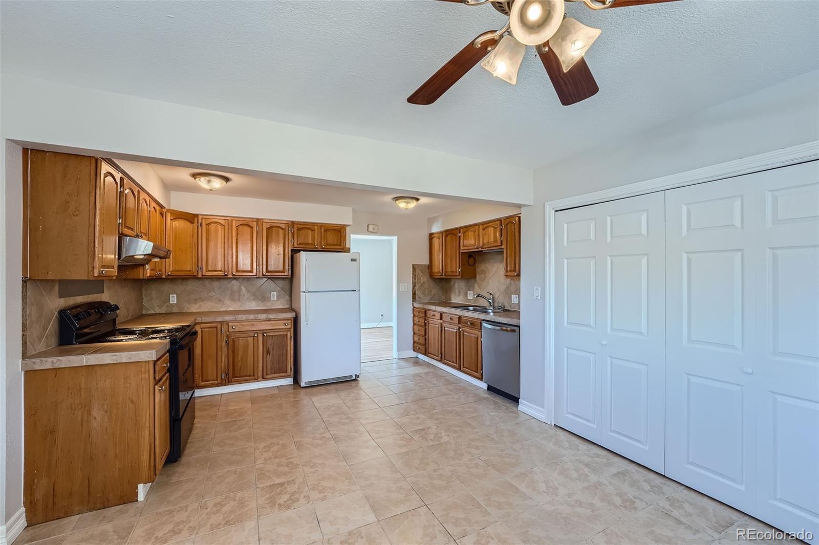 MLS Image #8 for 1289  newark street,aurora, Colorado