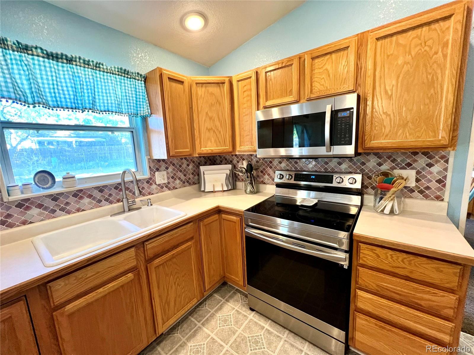 MLS Image #7 for 463 w player drive,pueblo west, Colorado