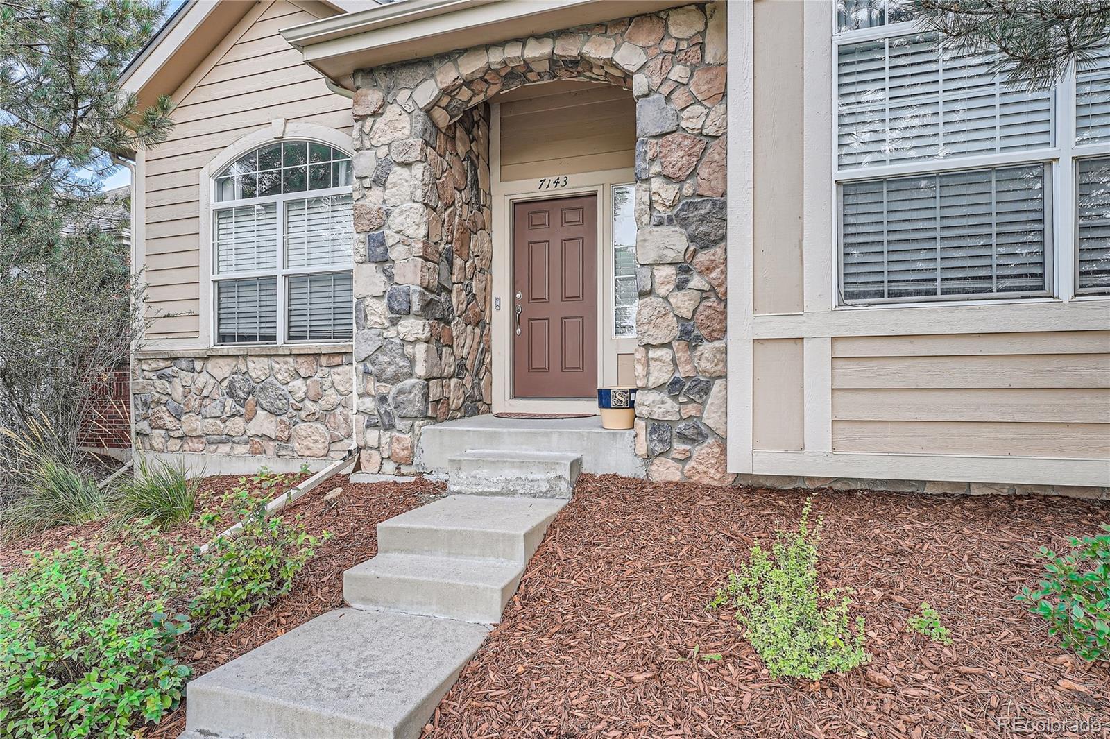 MLS Image #2 for 7143 s versailles way,aurora, Colorado