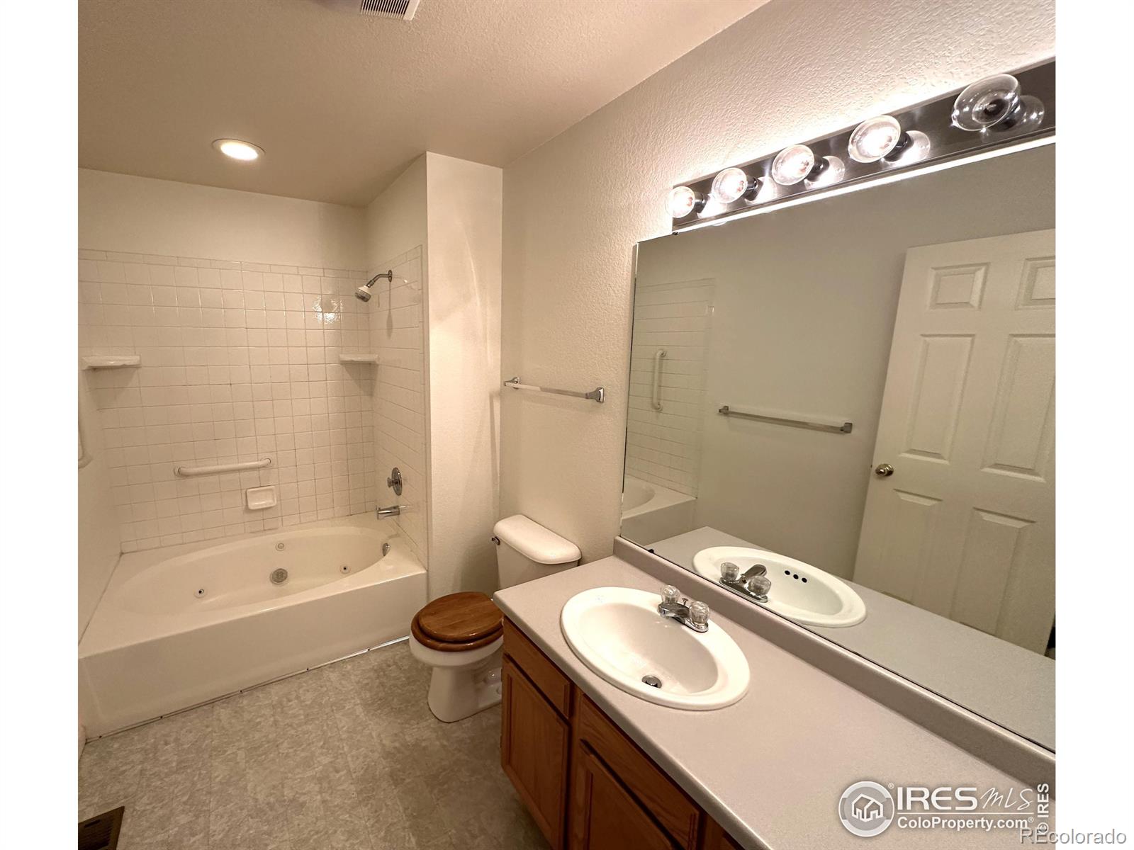 MLS Image #11 for 939  parker drive,longmont, Colorado