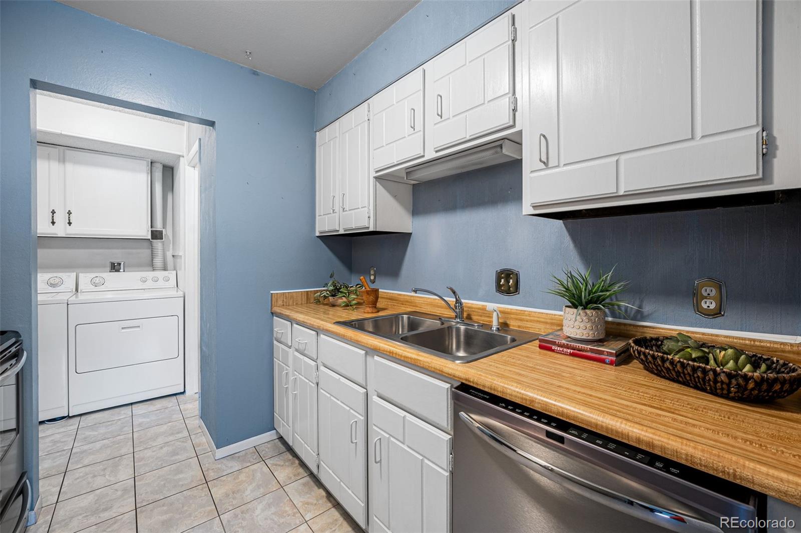 MLS Image #12 for 7995 e mississippi avenue,denver, Colorado