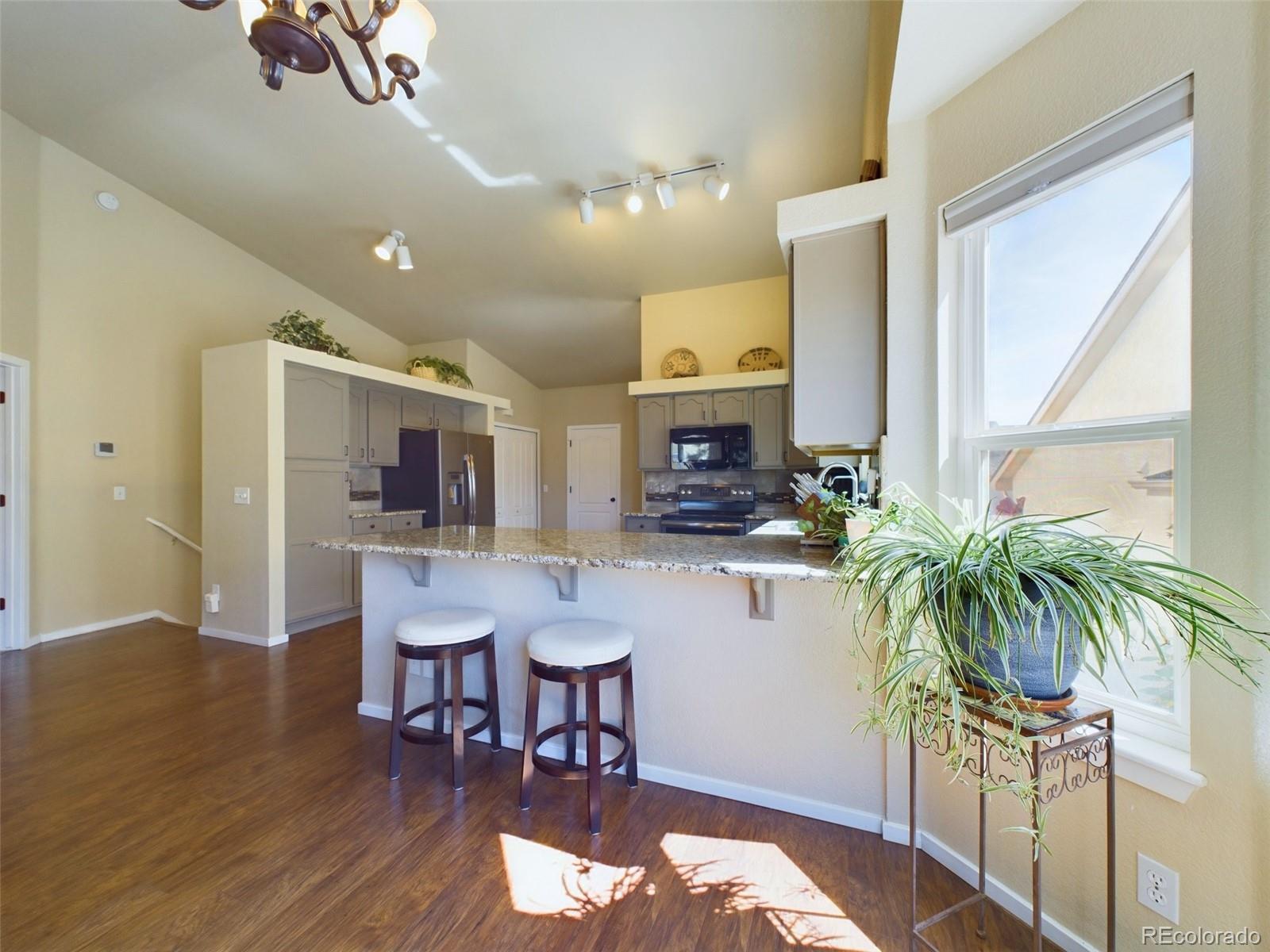 MLS Image #10 for 2048  summerset drive,colorado springs, Colorado