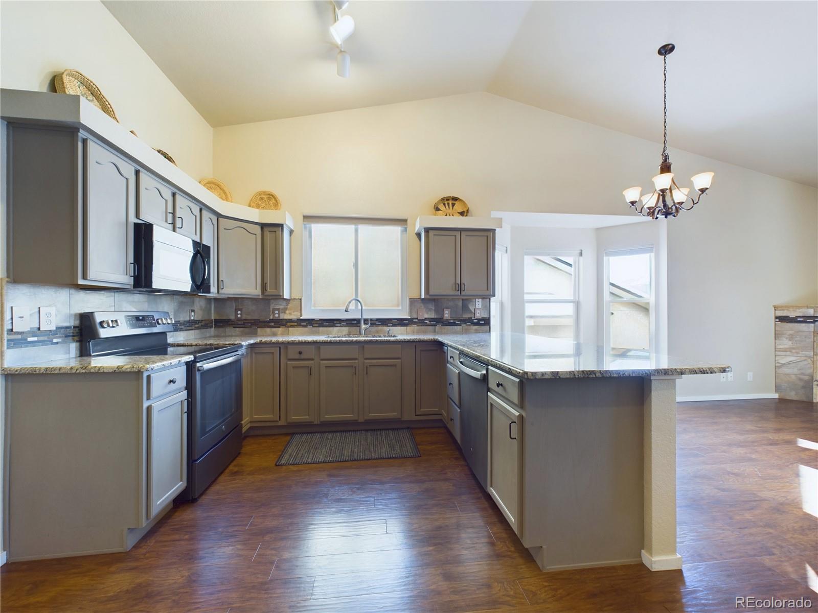 MLS Image #4 for 2048  summerset drive,colorado springs, Colorado