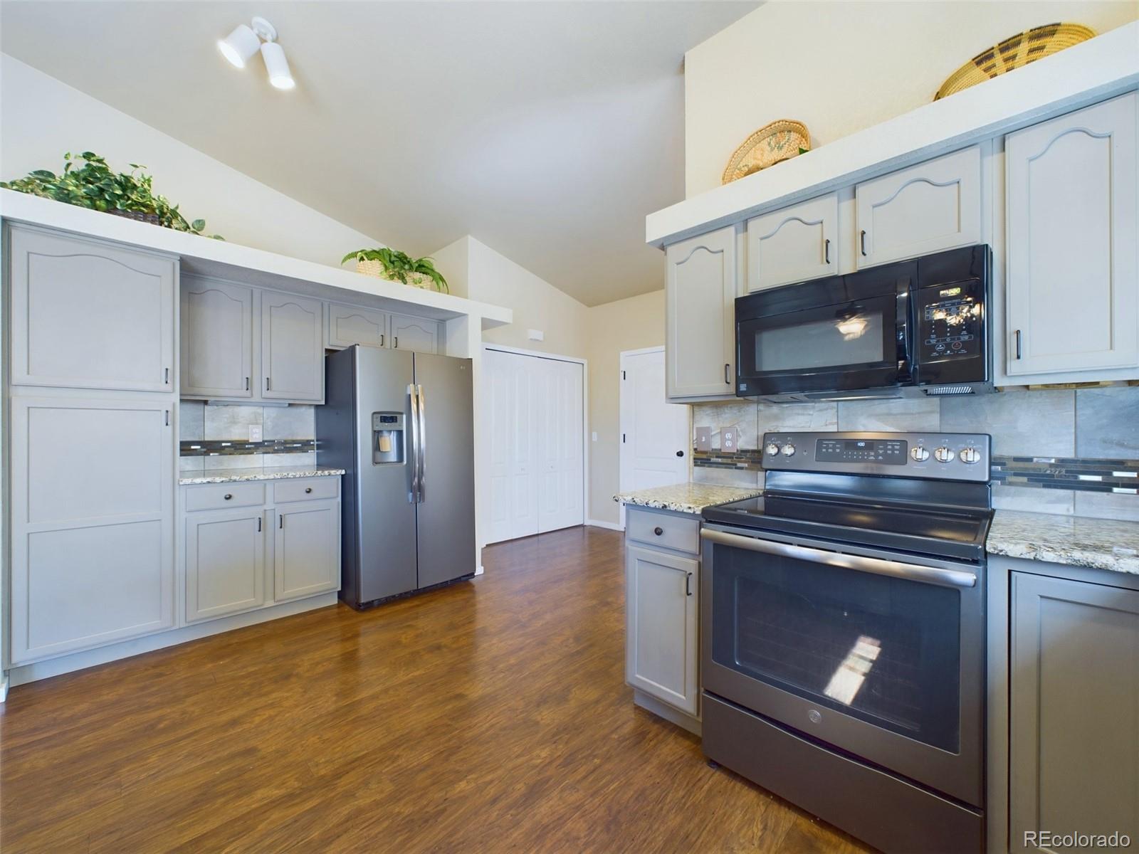 MLS Image #8 for 2048  summerset drive,colorado springs, Colorado