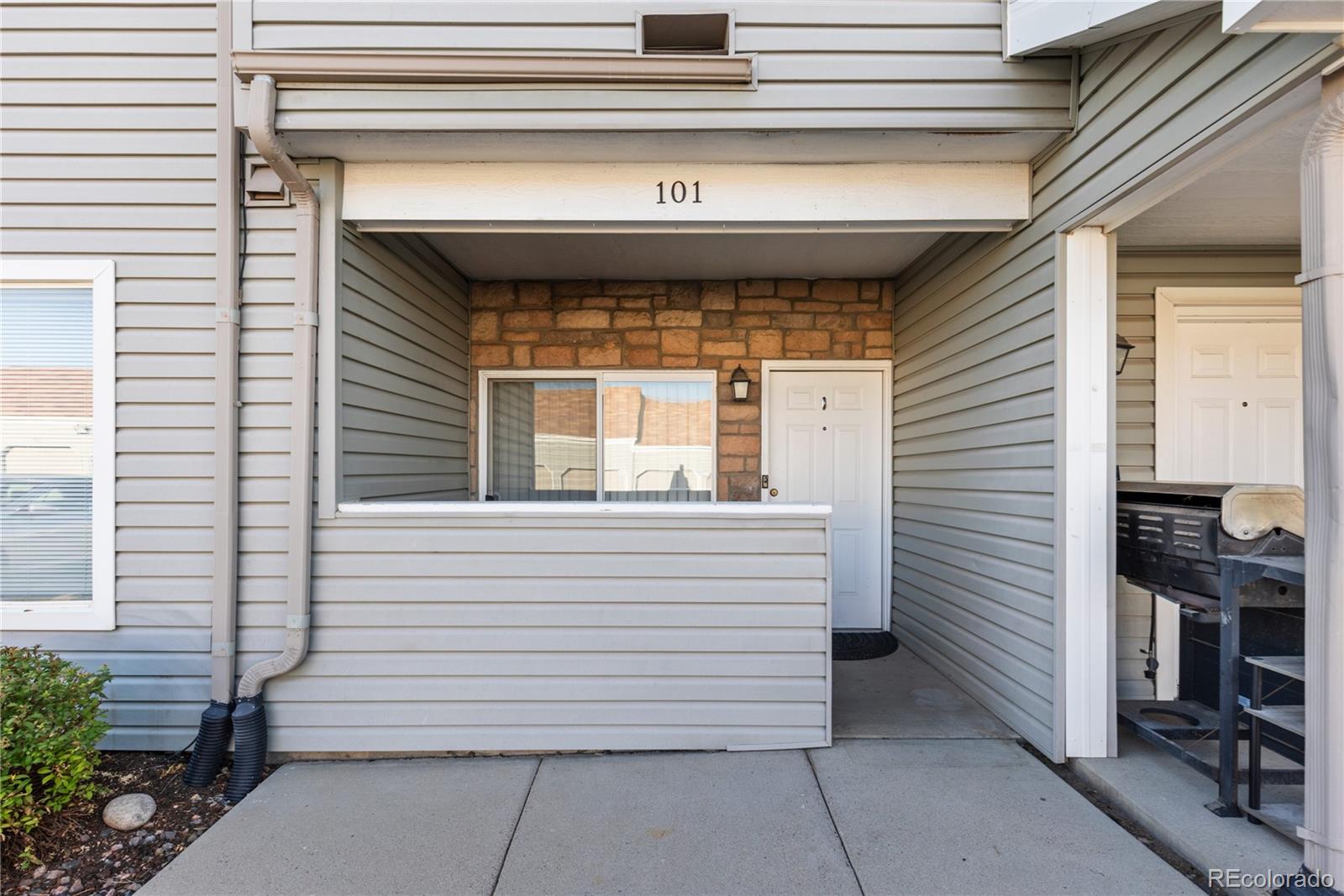 MLS Image #2 for 911 s zeno way,aurora, Colorado