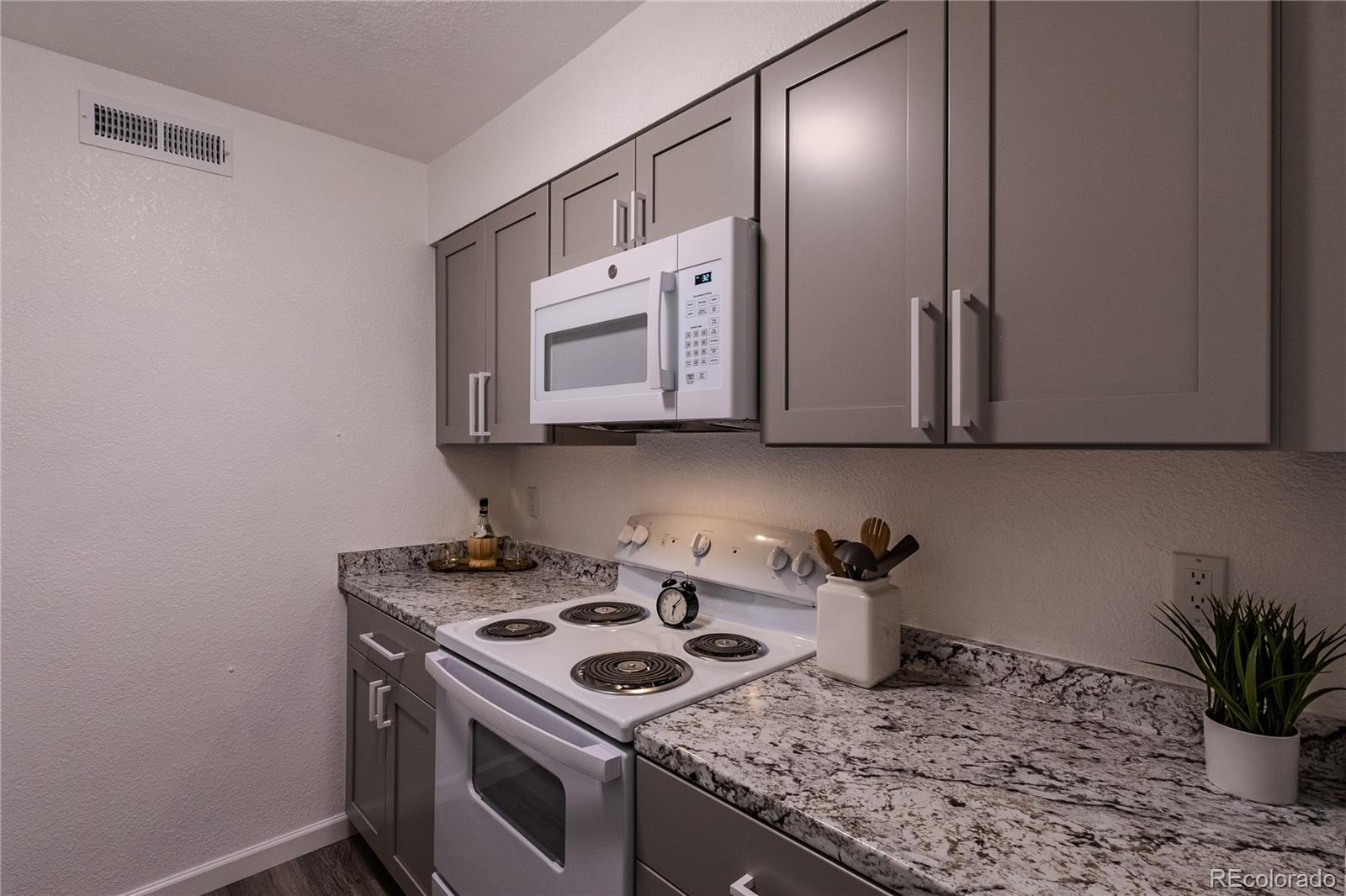 MLS Image #10 for 3623 s sheridan boulevard,denver, Colorado