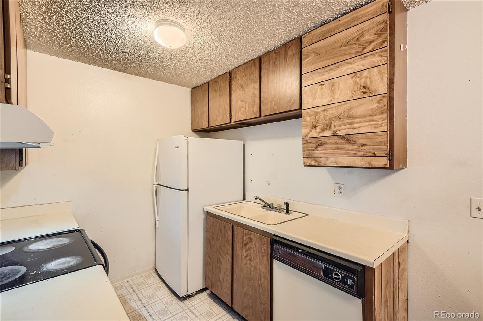 MLS Image #4 for 3100 s federal boulevard 218,denver, Colorado