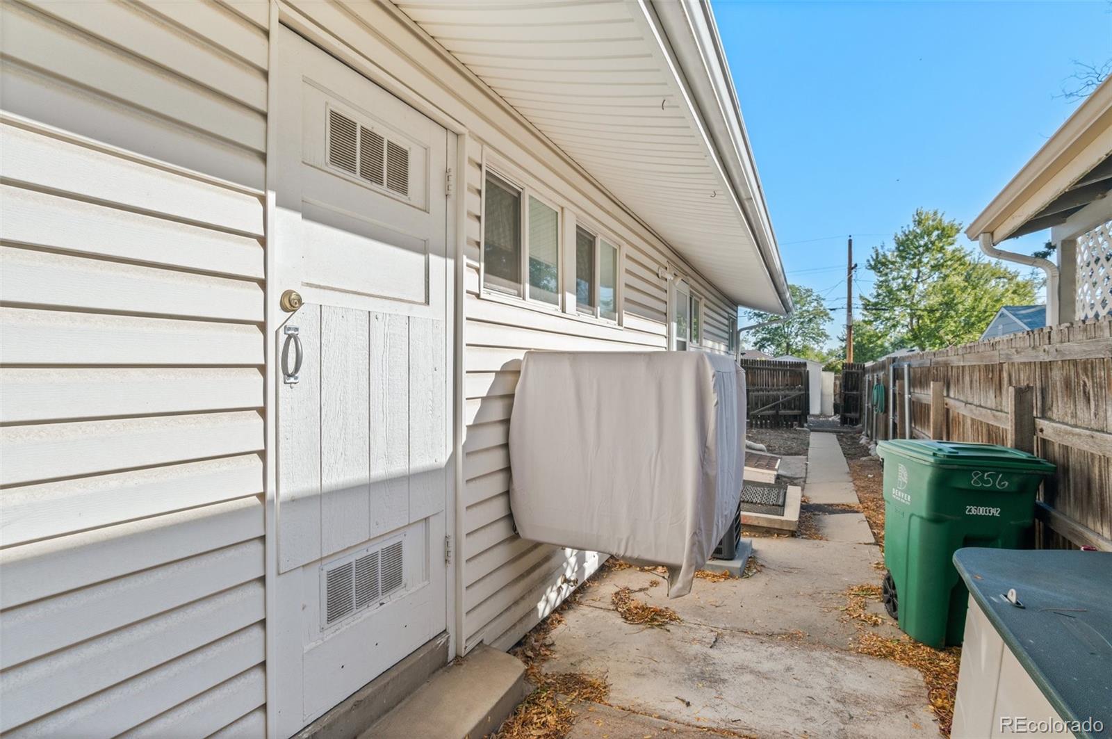 MLS Image #29 for 856 s quivas street,denver, Colorado