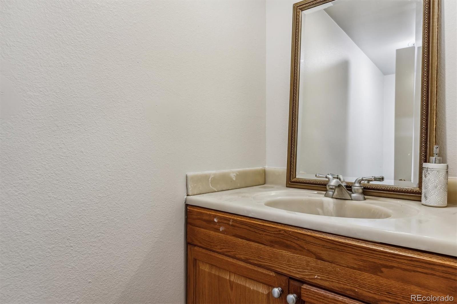 MLS Image #8 for 9177 e oxford drive,denver, Colorado