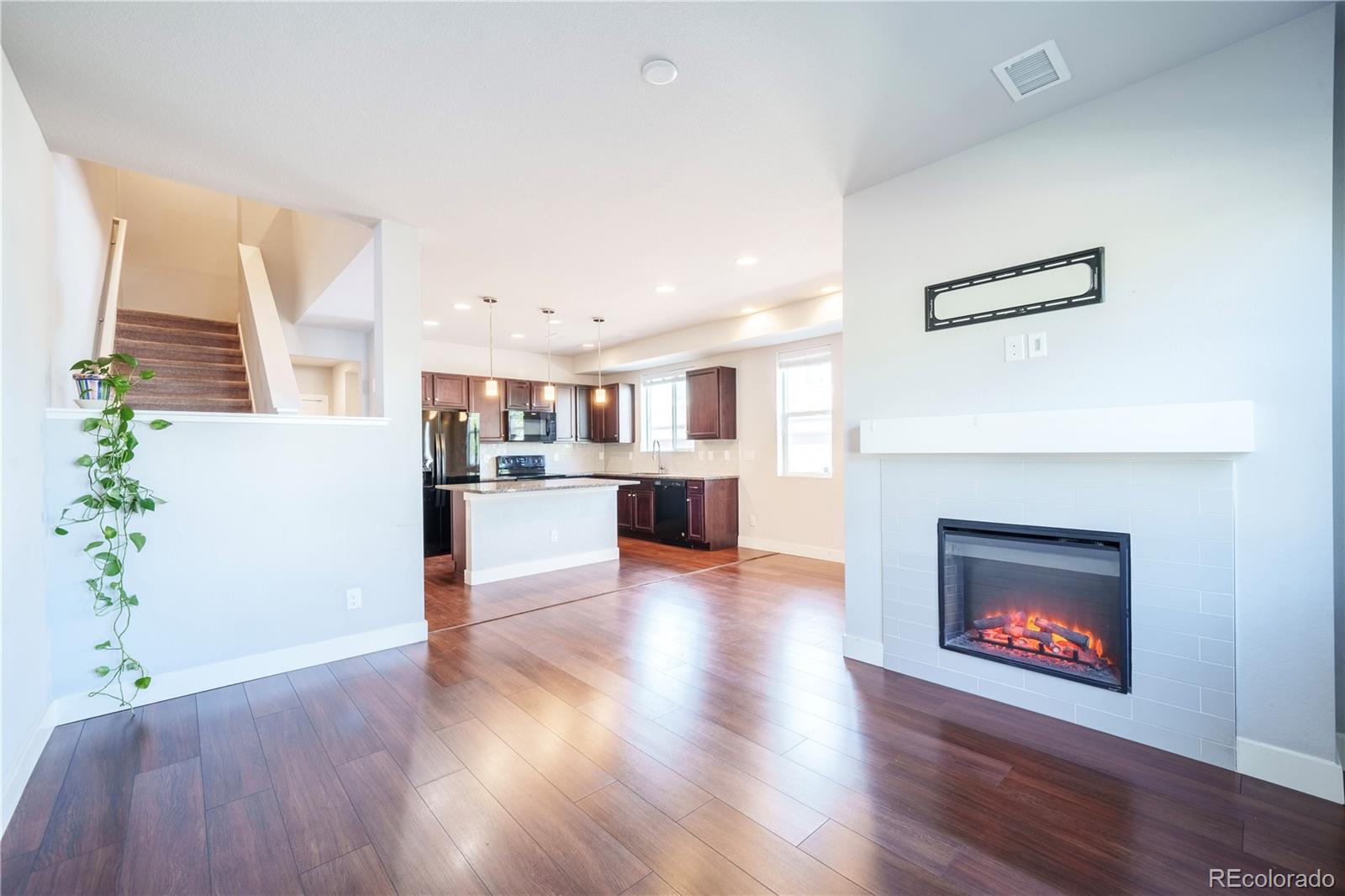 MLS Image #10 for 16020 e warner place ,denver, Colorado