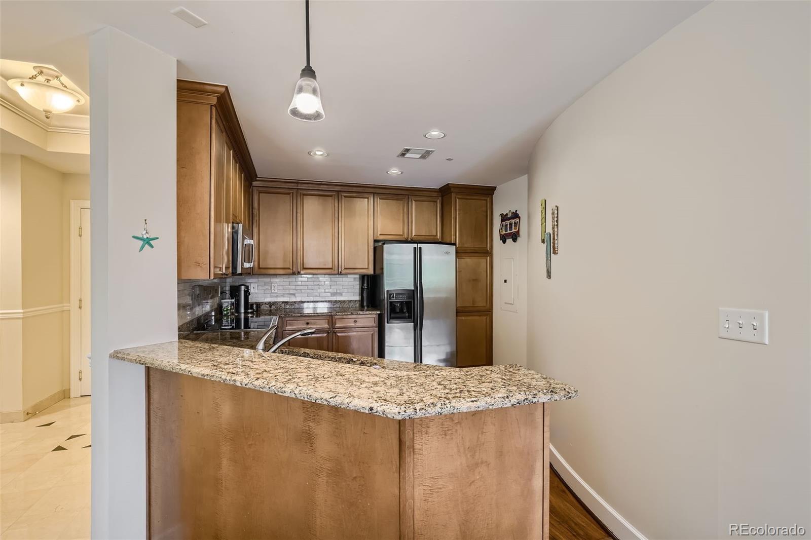 MLS Image #14 for 1827 n grant street 206,denver, Colorado