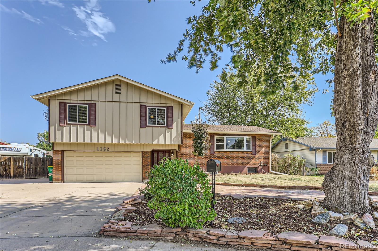 MLS Image #2 for 1352 s peoria court,aurora, Colorado