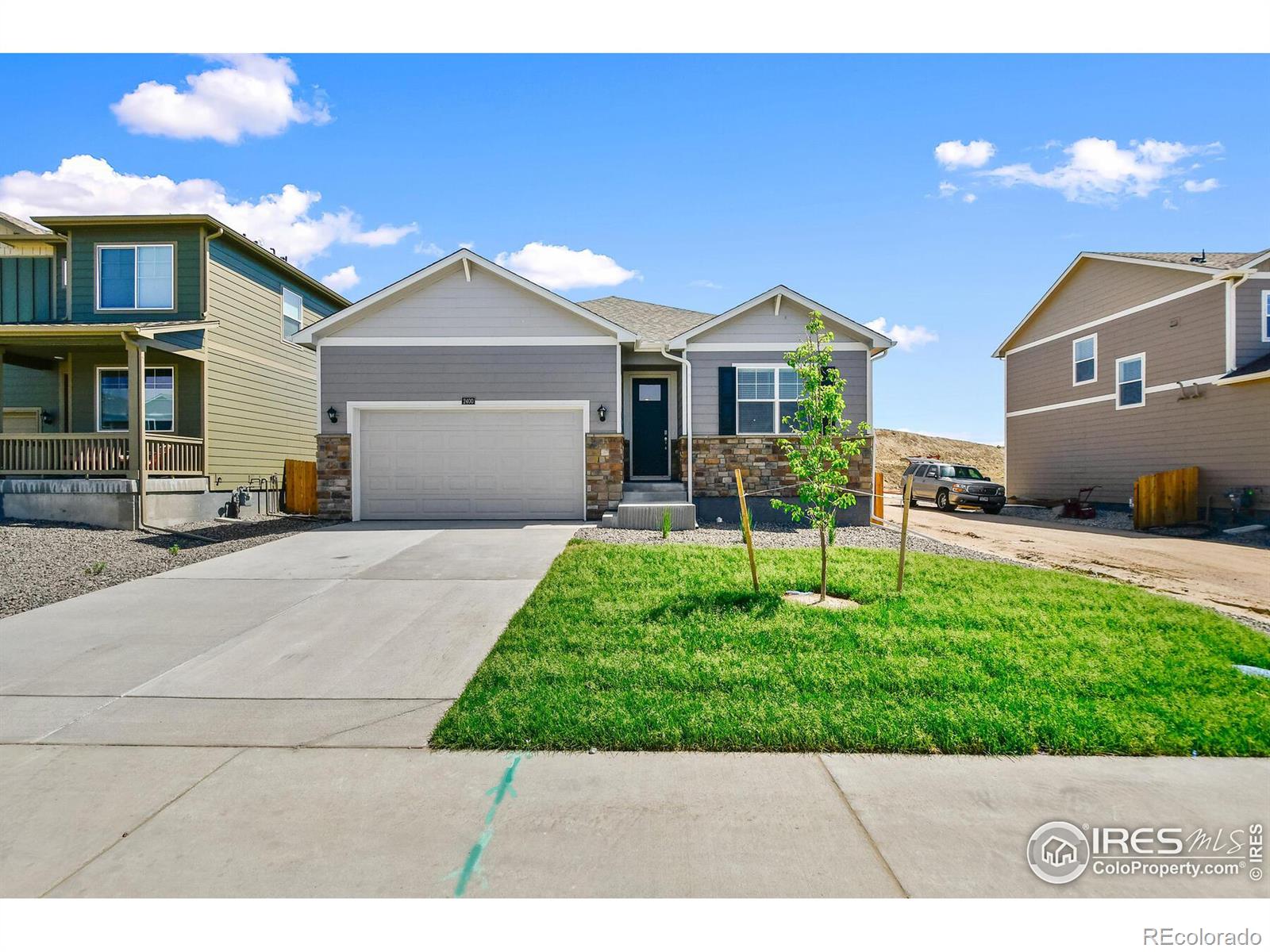 MLS Image #3 for 812  crest street,lochbuie, Colorado