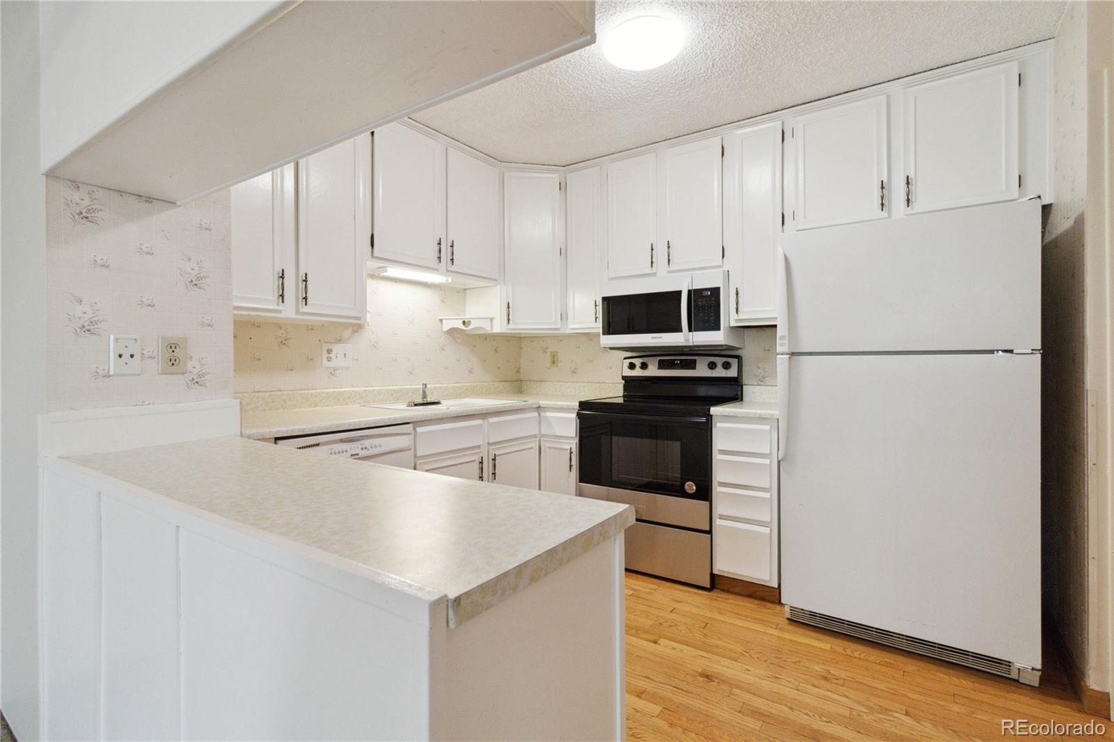 MLS Image #9 for 3460 s poplar street 307,denver, Colorado