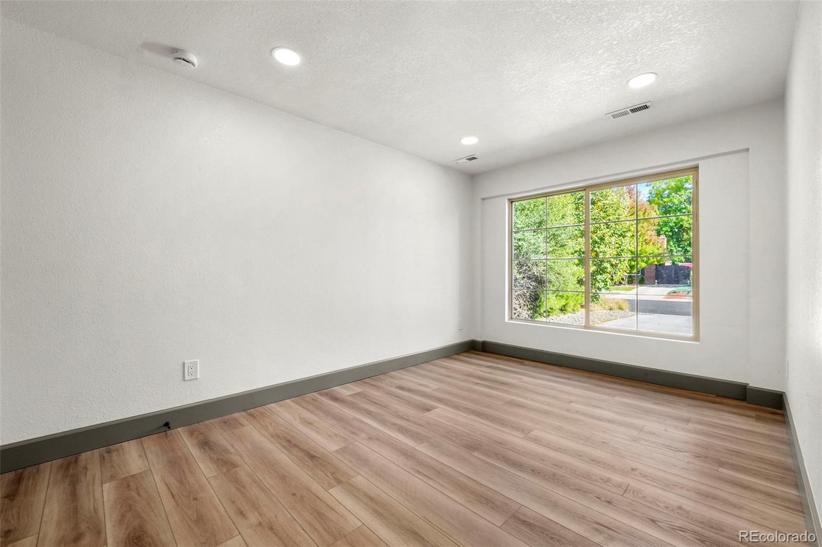 MLS Image #12 for 2441  niagara street,denver, Colorado