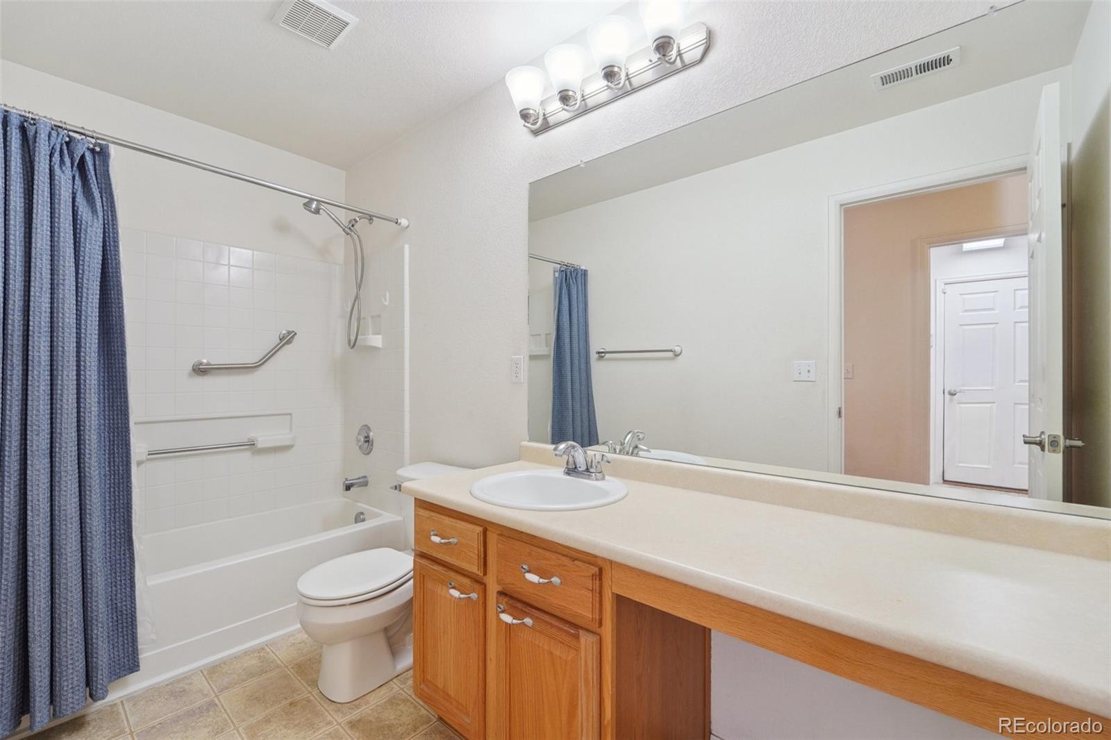 MLS Image #12 for 21227 e 49th place,denver, Colorado