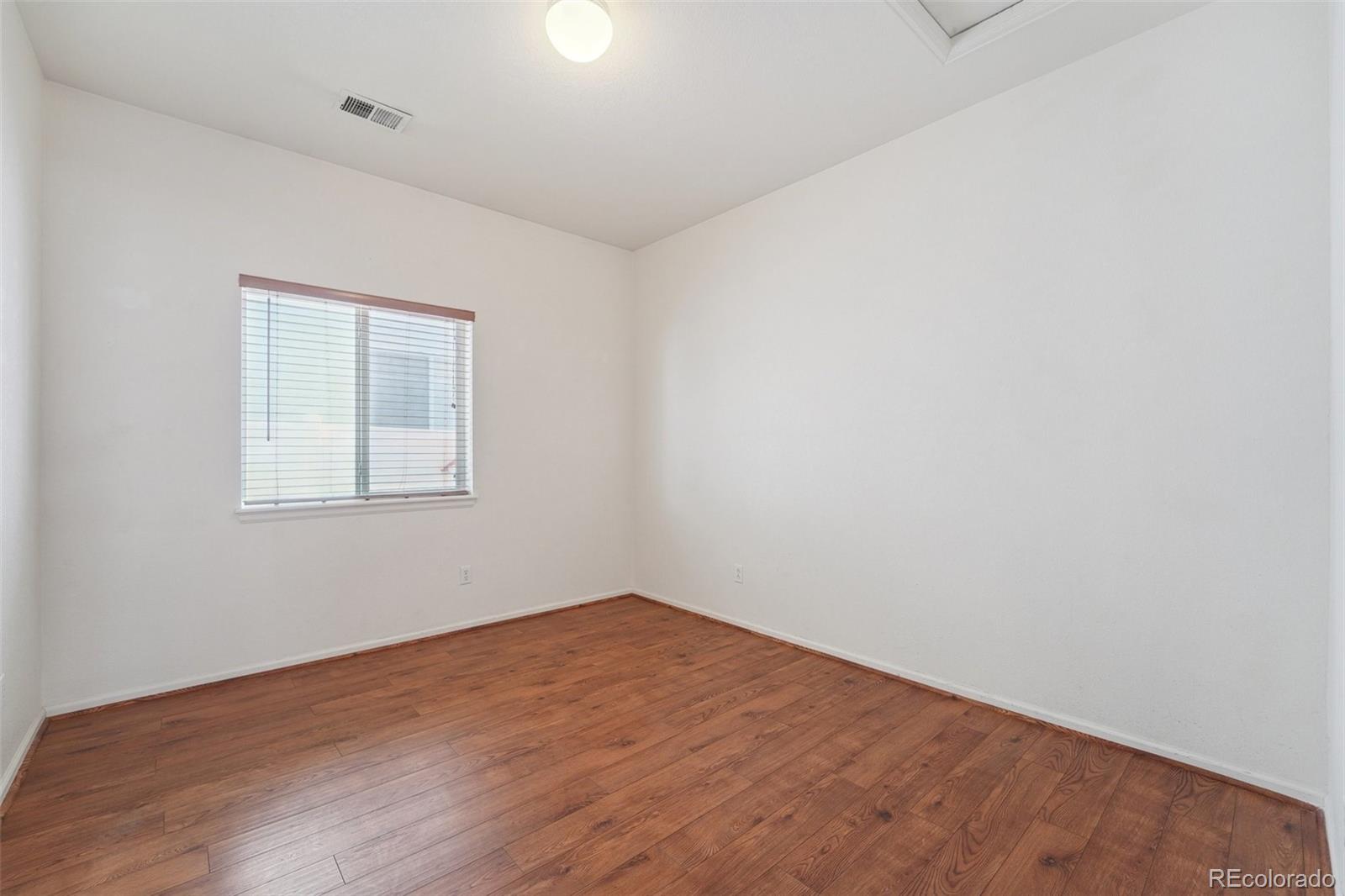 MLS Image #14 for 21227 e 49th place,denver, Colorado