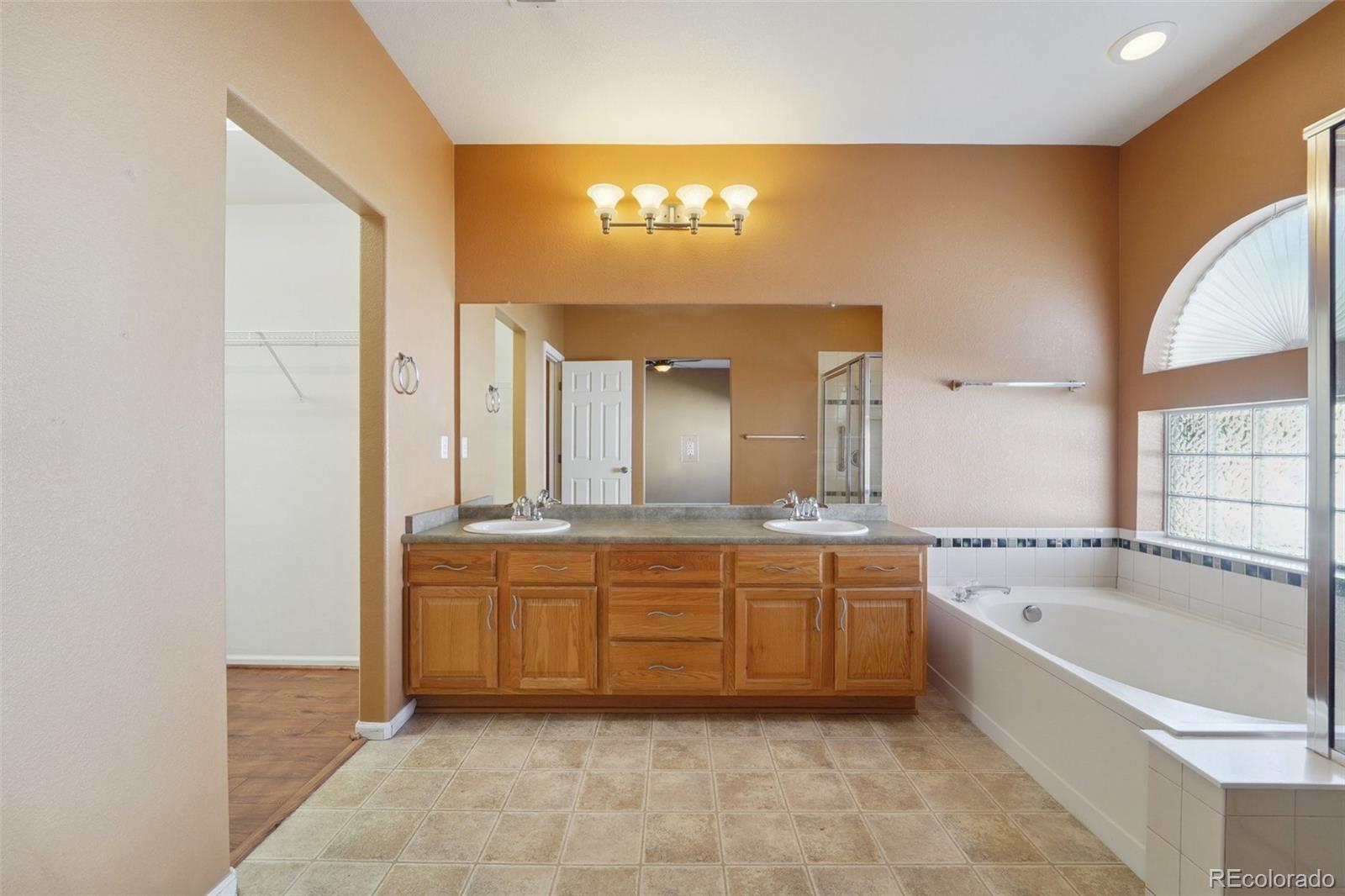 MLS Image #19 for 21227 e 49th place,denver, Colorado