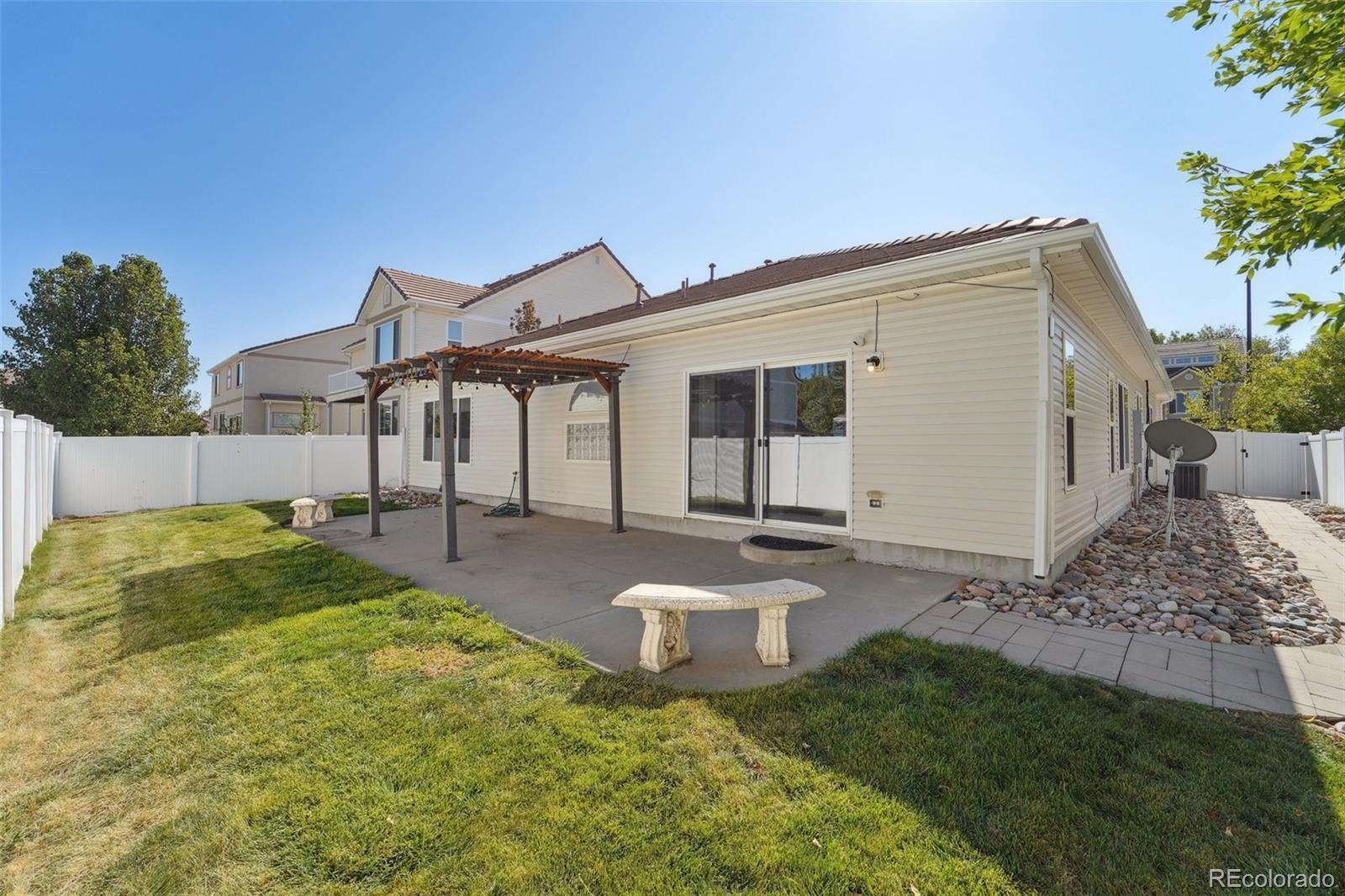 MLS Image #23 for 21227 e 49th place,denver, Colorado