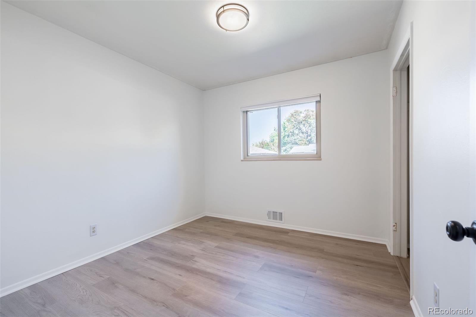 MLS Image #11 for 3423 s vrain street,denver, Colorado