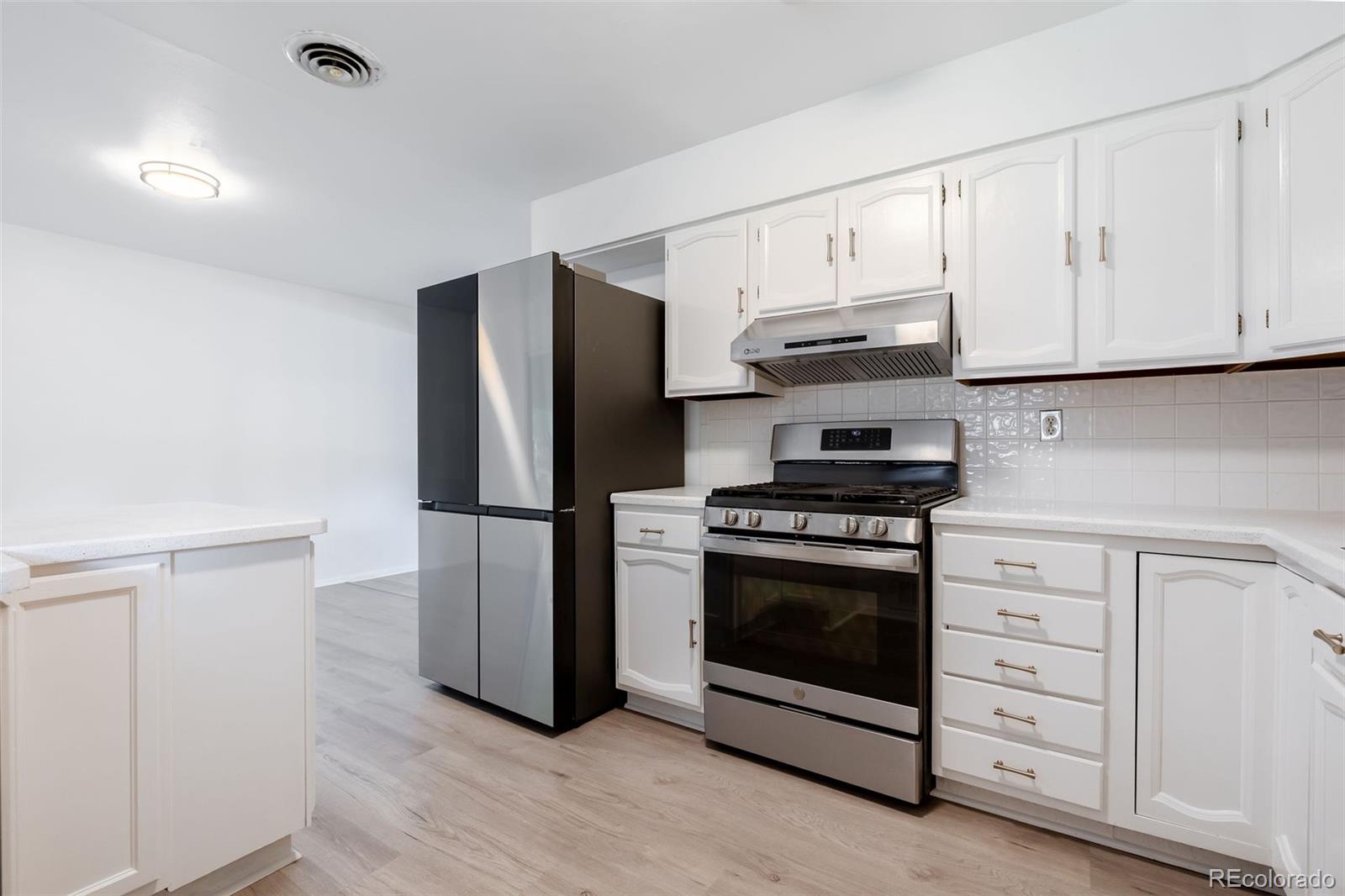 MLS Image #9 for 3423 s vrain street,denver, Colorado